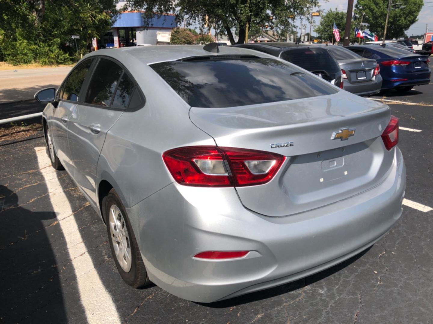 2019 Silver Chevrolet Cruze LS (1G1BJ5SM7K7) with an 1.4L L4 DOHC 16V TURBO engine, CVT transmission, located at 301 S.first st, garland , TX, 75040, (972) 272-8878, 32.910500, -96.631042 - Photo#2