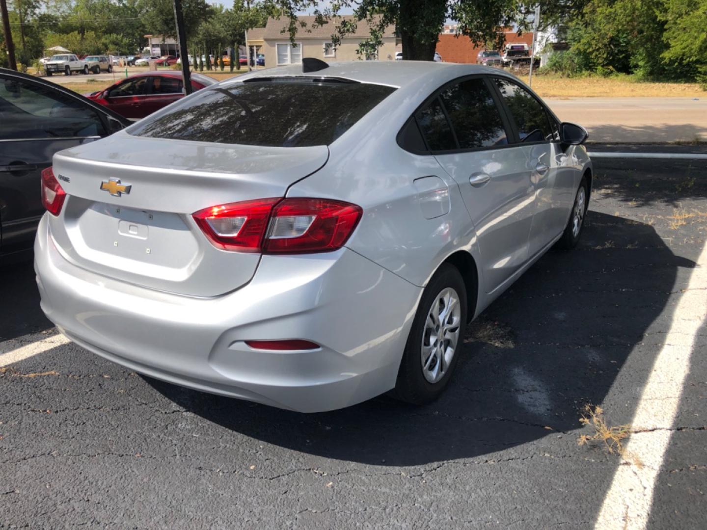 2019 Silver Chevrolet Cruze LS (1G1BJ5SM7K7) with an 1.4L L4 DOHC 16V TURBO engine, CVT transmission, located at 301 S.first st, garland , TX, 75040, (972) 272-8878, 32.910500, -96.631042 - Photo#3