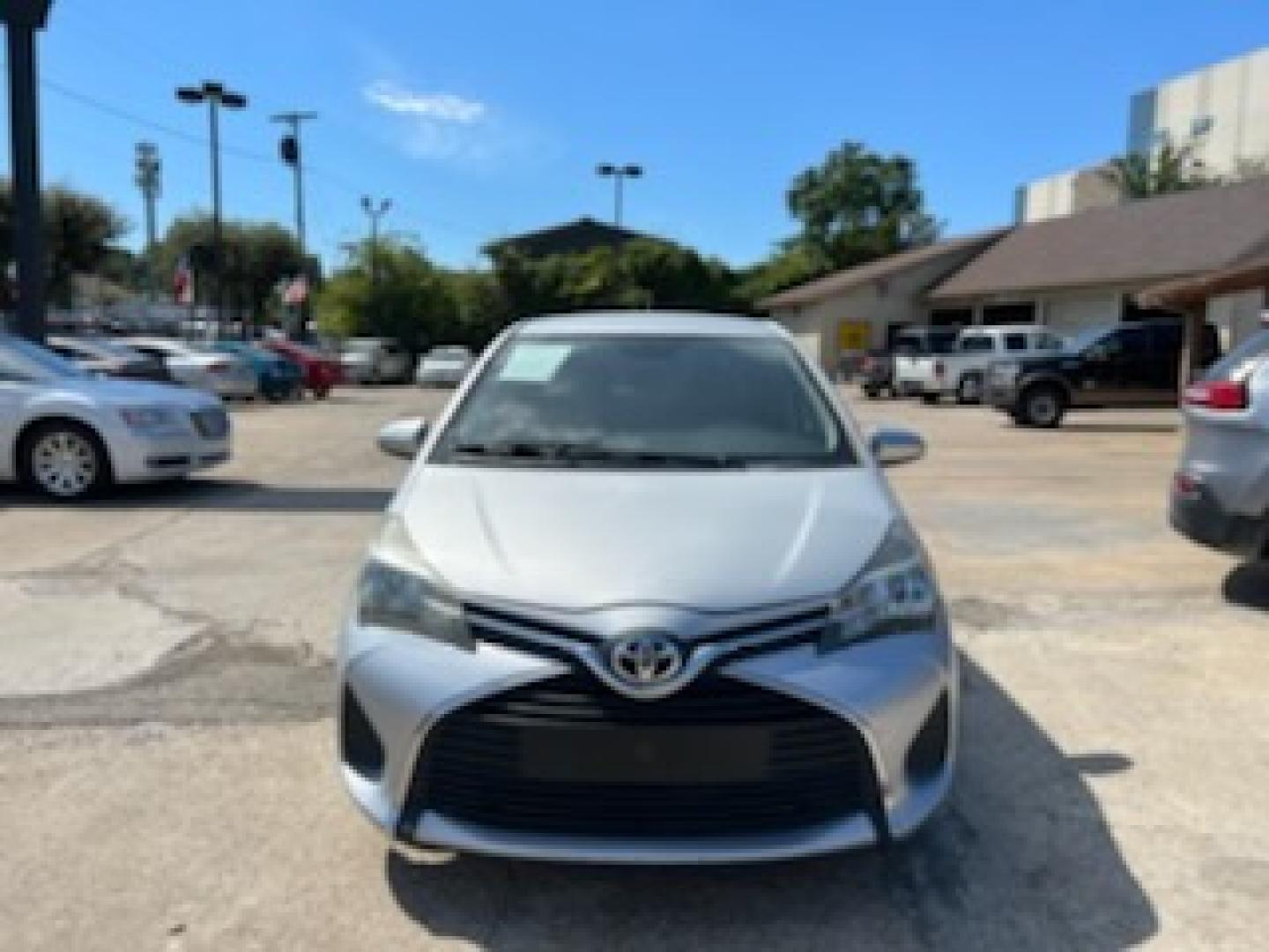 2015 Silver Toyota Yaris LE 5-Door AT (VNKKTUD30FA) with an 1.5L L4 DOHC 16V engine, 4-Speed Automatic transmission, located at 301 S.first st, garland , TX, 75040, (972) 272-8878, 32.910500, -96.631042 - Photo#1