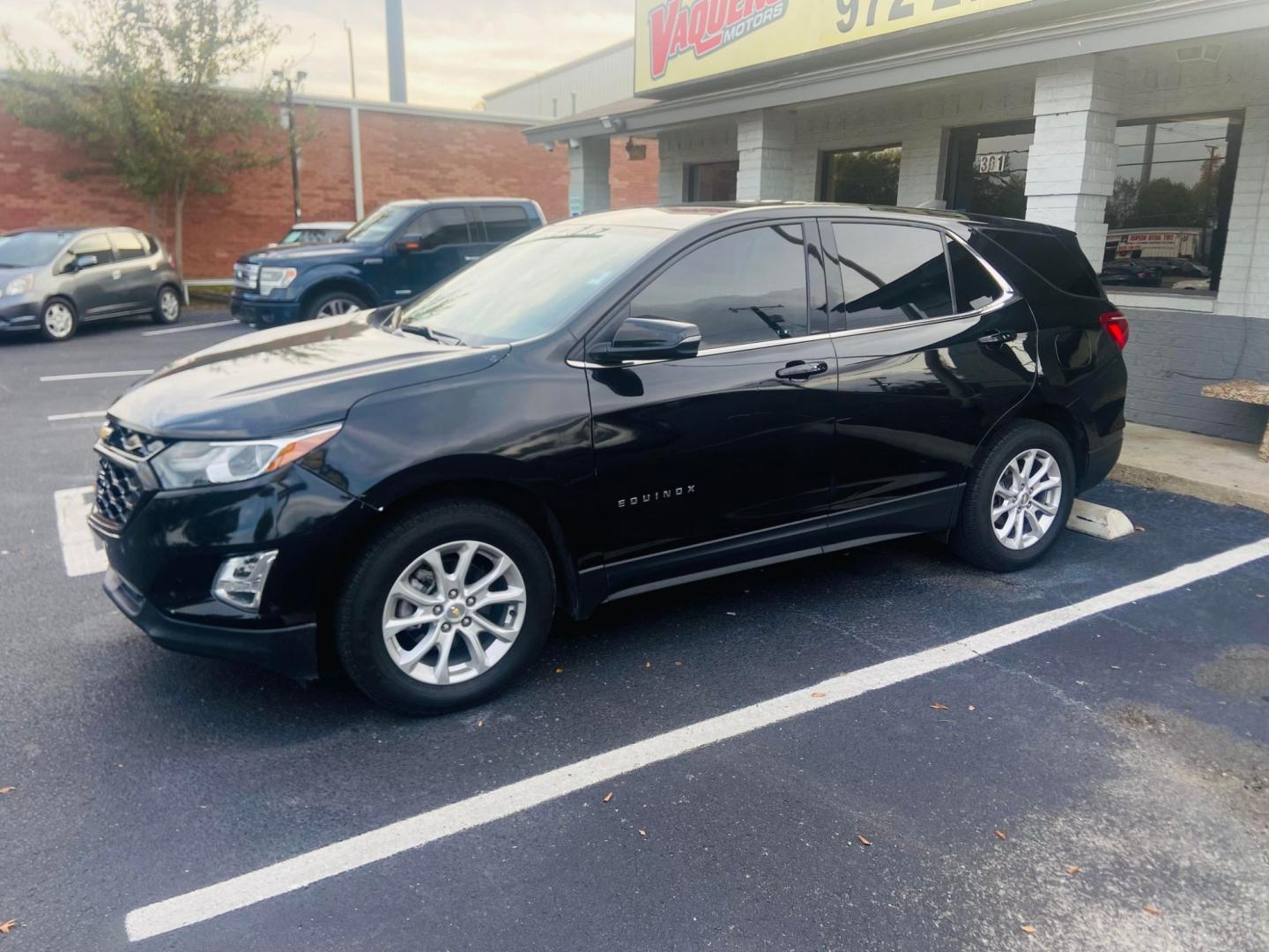 2019 Chevrolet Equinox LT AWD (2GNAXTEV8K6) with an 1.5L L4 DOHC 16V TURBO engine, 6A transmission, located at 301 S.first st, garland , TX, 75040, (972) 272-8878, 32.910500, -96.631042 - Photo#1