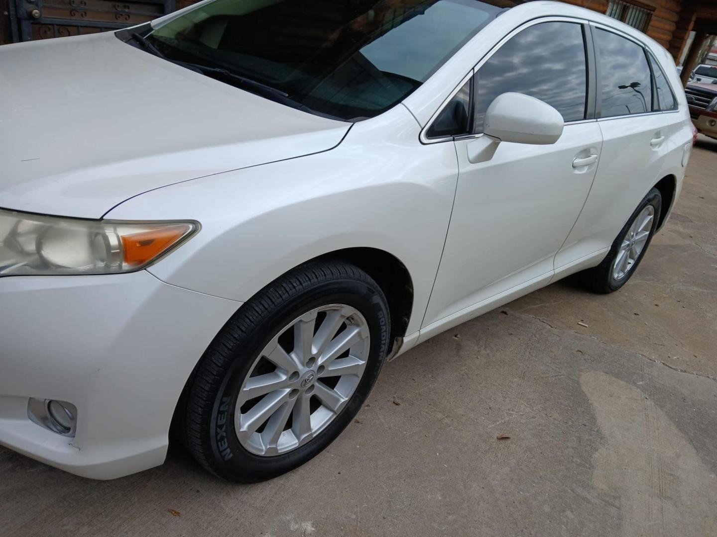 2011 Toyota Venza FWD I4 (4T3ZA3BB0BU) with an 2.7L L4 DOHC 16V engine, 6-Speed Automatic transmission, located at 945 E. Jefferson Blvd, Dallas, TX, 75203, (214) 943-7777, 32.752514, -96.811630 - Photo#0