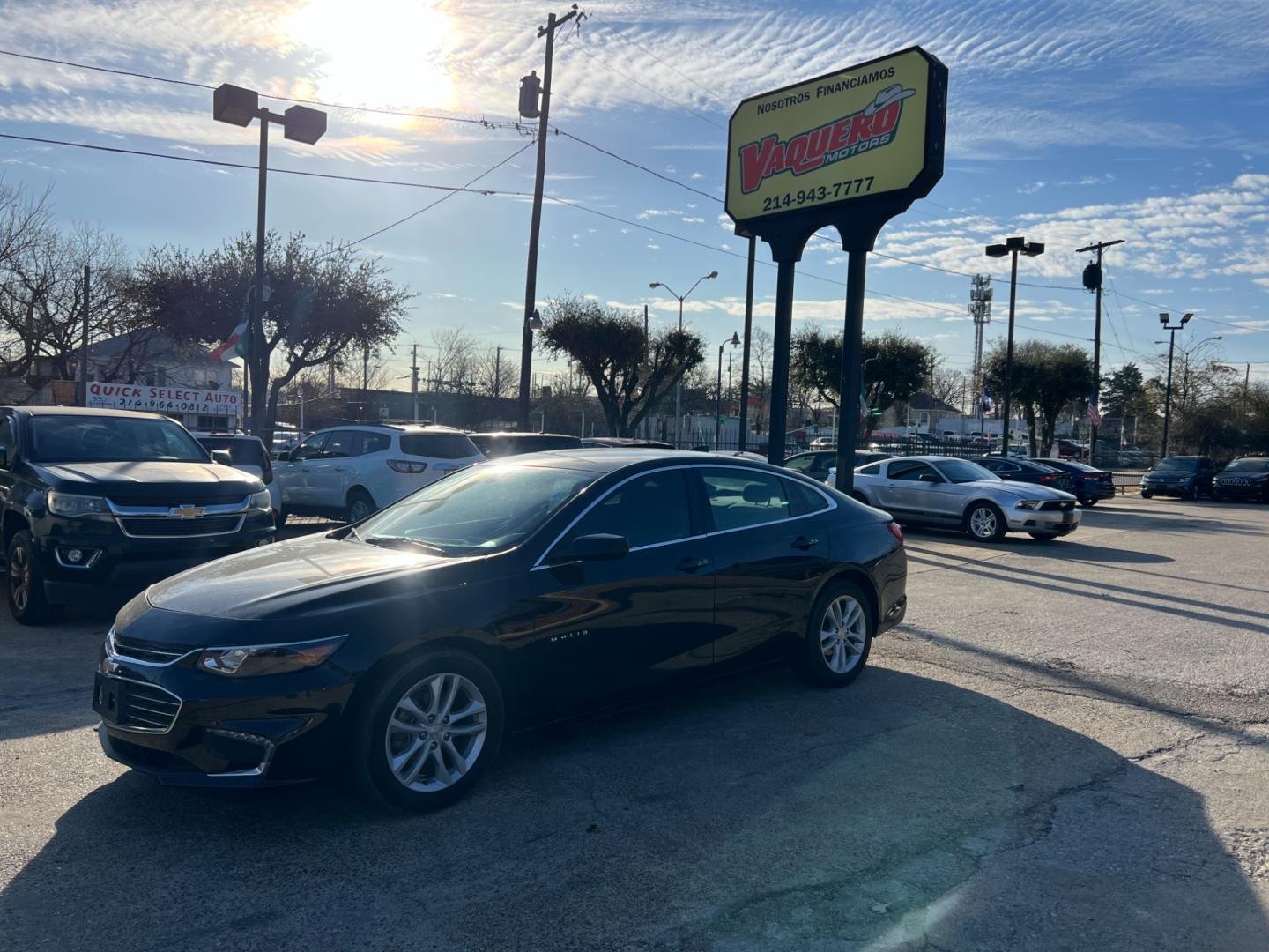 2018 Chevrolet Malibu LT (1G1ZD5ST9JF) with an 1.5L L4 DOHC 16V engine, 6A transmission, located at 945 E. Jefferson Blvd, Dallas, TX, 75203, (214) 943-7777, 32.752514, -96.811630 - Photo#0