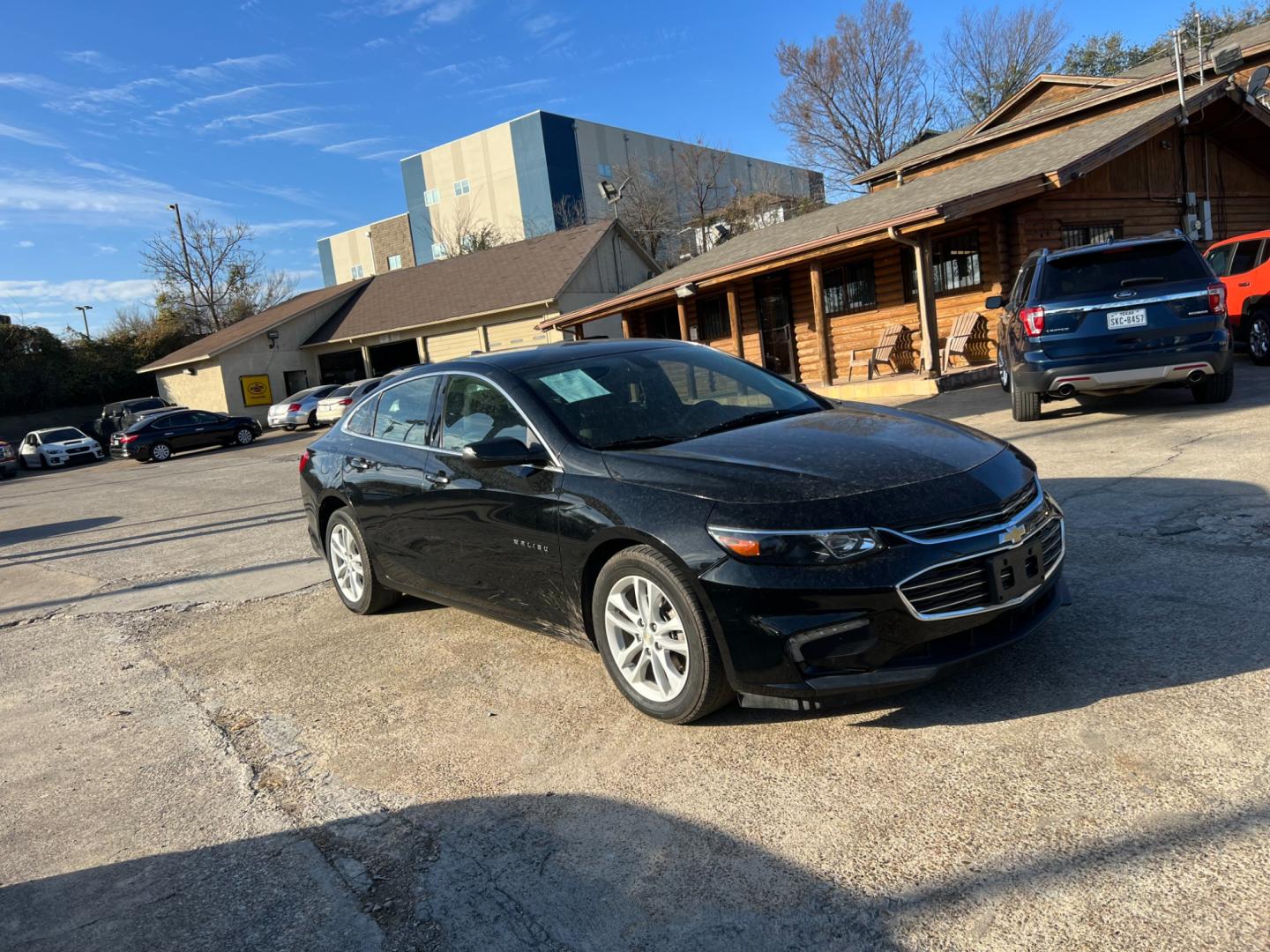 2018 Chevrolet Malibu LT (1G1ZD5ST9JF) with an 1.5L L4 DOHC 16V engine, 6A transmission, located at 945 E. Jefferson Blvd, Dallas, TX, 75203, (214) 943-7777, 32.752514, -96.811630 - Photo#3