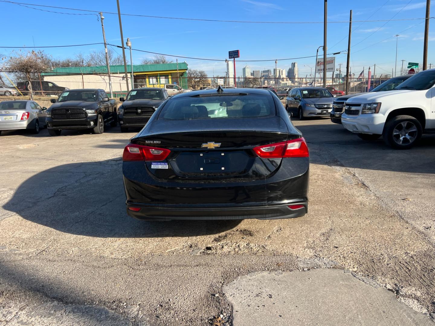 2018 Chevrolet Malibu LT (1G1ZD5ST9JF) with an 1.5L L4 DOHC 16V engine, 6A transmission, located at 945 E. Jefferson Blvd, Dallas, TX, 75203, (214) 943-7777, 32.752514, -96.811630 - Photo#4