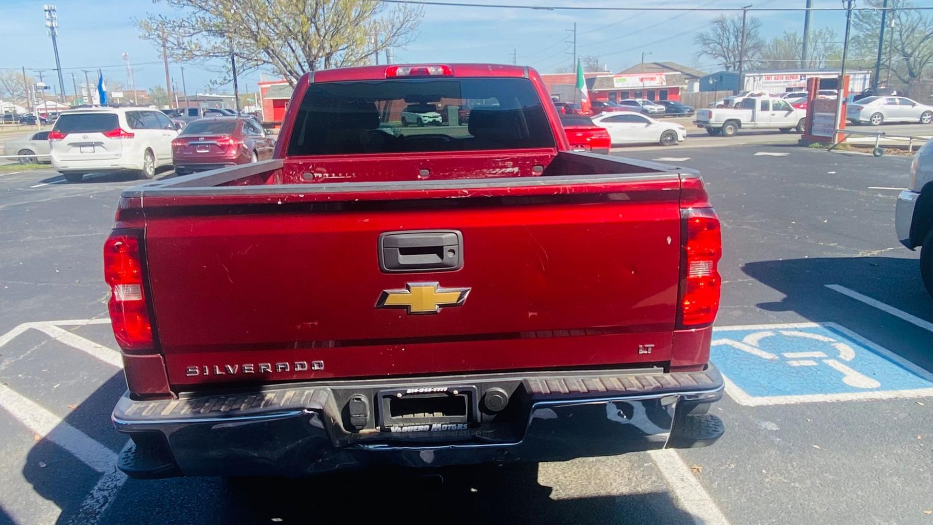 2016 Chevrolet Silverado 1500 LT Crew Cab 2WD (3GCPCREC7GG) with an 5.3L V8 OHV 16V engine, 6A transmission, located at 945 E. Jefferson Blvd, Dallas, TX, 75203, (214) 943-7777, 32.752514, -96.811630 - Photo#2