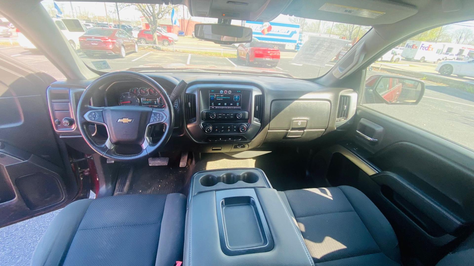 2016 Chevrolet Silverado 1500 LT Crew Cab 2WD (3GCPCREC7GG) with an 5.3L V8 OHV 16V engine, 6A transmission, located at 945 E. Jefferson Blvd, Dallas, TX, 75203, (214) 943-7777, 32.752514, -96.811630 - Photo#4