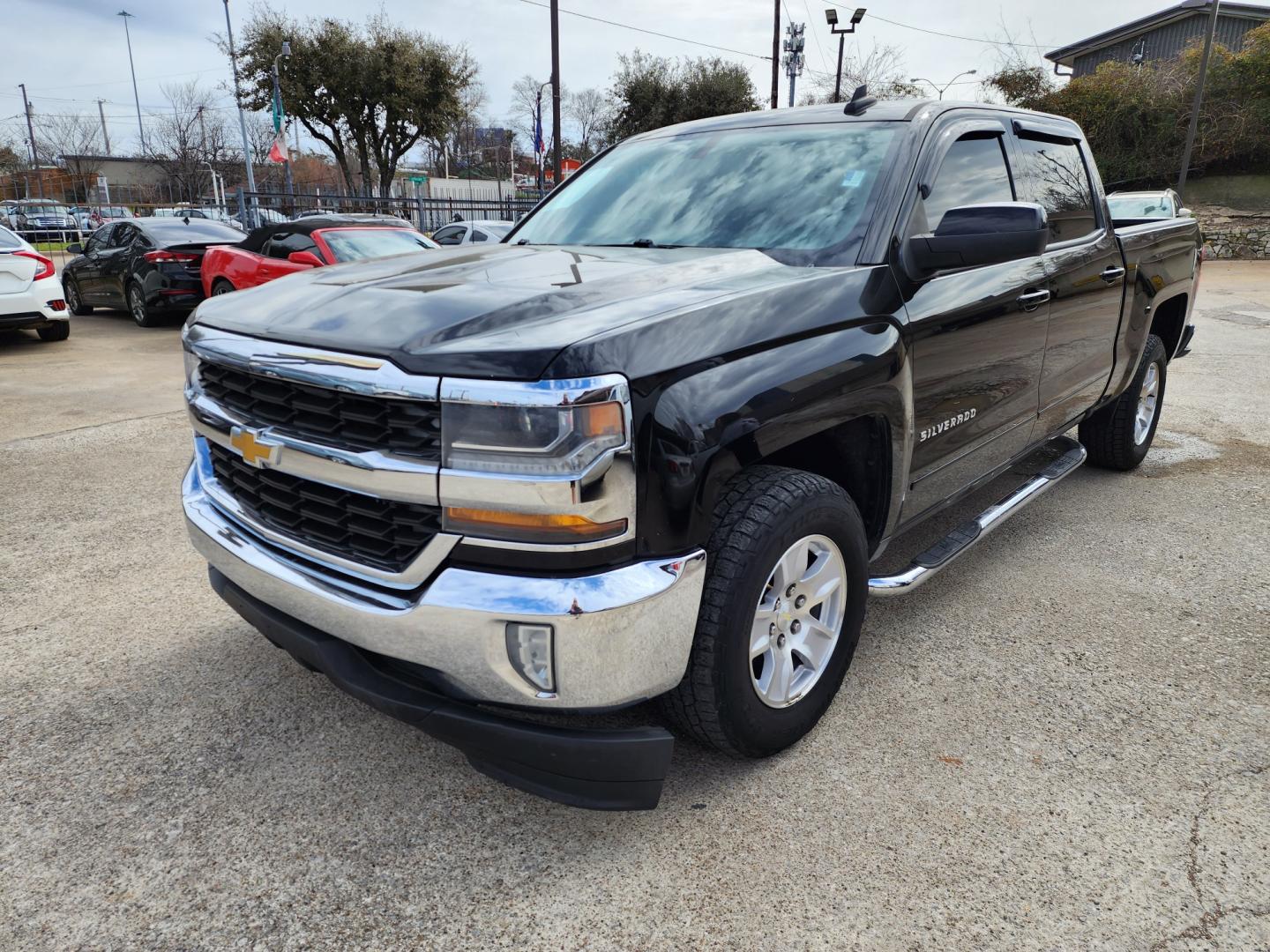 2017 Chevrolet Silverado 1500 LT Double Cab 2WD (1GCRCREH8HZ) with an 4.3L V6 OHV 12V engine, 6A transmission, located at 945 E. Jefferson Blvd, Dallas, TX, 75203, (214) 943-7777, 32.752514, -96.811630 - Photo#0