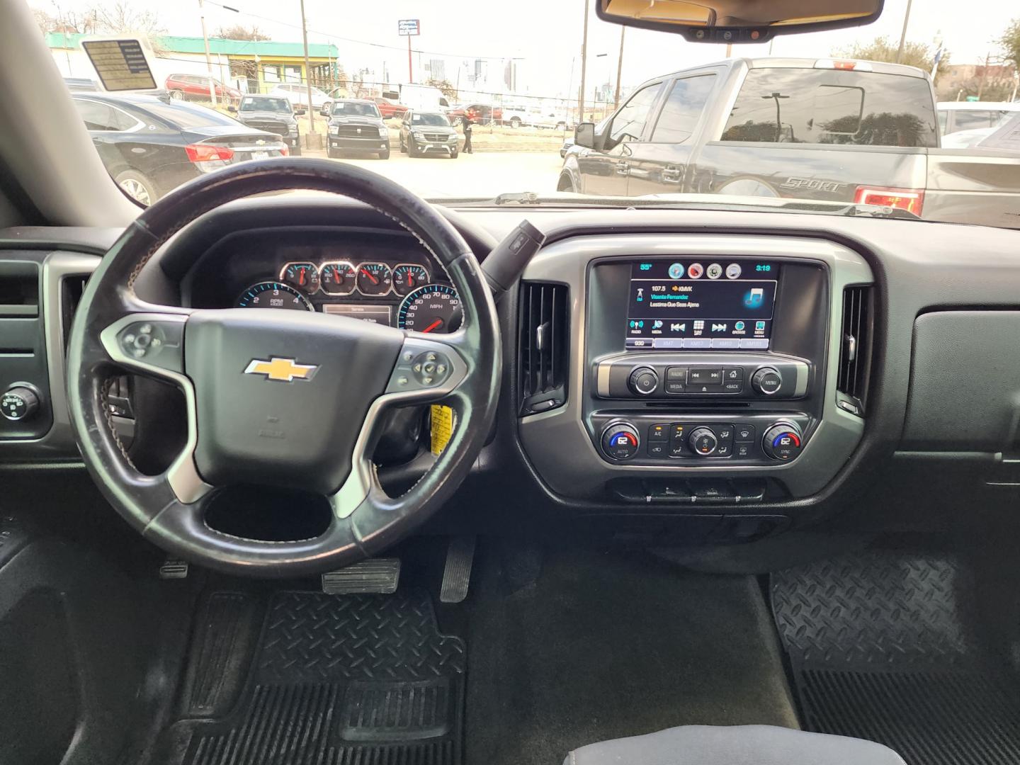 2017 Chevrolet Silverado 1500 LT Double Cab 2WD (1GCRCREH8HZ) with an 4.3L V6 OHV 12V engine, 6A transmission, located at 945 E. Jefferson Blvd, Dallas, TX, 75203, (214) 943-7777, 32.752514, -96.811630 - Photo#4