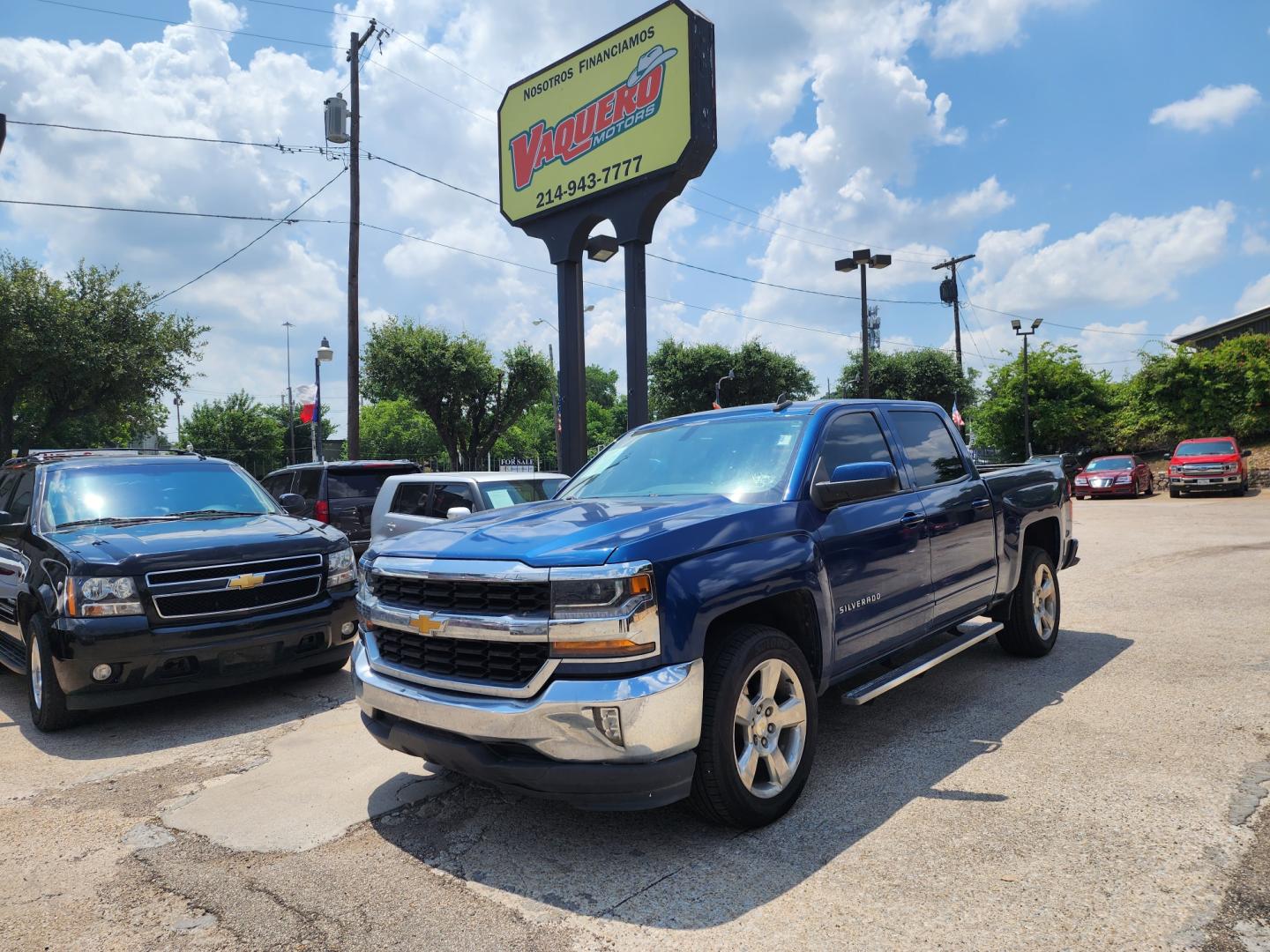 2018 Chevrolet Silverado 1500 LT Crew Cab 2WD (3GCPCREC8JG) with an 5.3L V8 OHV 16V engine, 6A transmission, located at 945 E. Jefferson Blvd, Dallas, TX, 75203, (214) 943-7777, 32.752514, -96.811630 - Photo#0