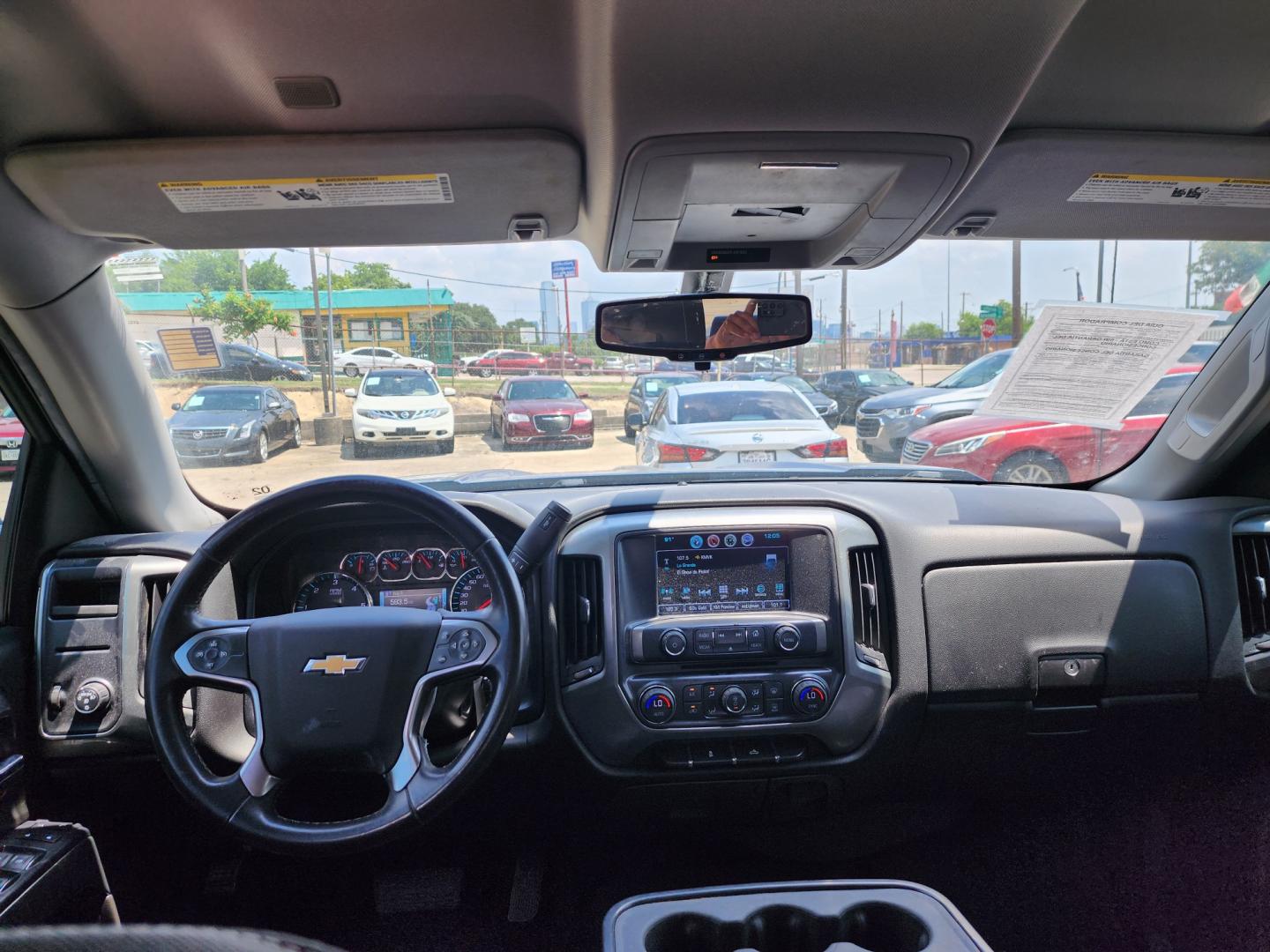 2018 Chevrolet Silverado 1500 LT Crew Cab 2WD (3GCPCREC8JG) with an 5.3L V8 OHV 16V engine, 6A transmission, located at 945 E. Jefferson Blvd, Dallas, TX, 75203, (214) 943-7777, 32.752514, -96.811630 - Photo#4