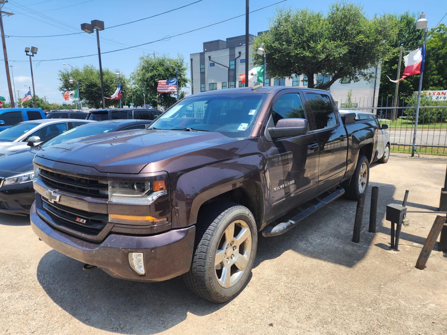 2016 Chevrolet Silverado 1500 LT Crew Cab 4WD (3GCUKREC7GG) with an 5.3L V8 OHV 16V engine, 6A transmission, located at 945 E. Jefferson Blvd, Dallas, TX, 75203, (214) 943-7777, 32.752514, -96.811630 - Photo#0