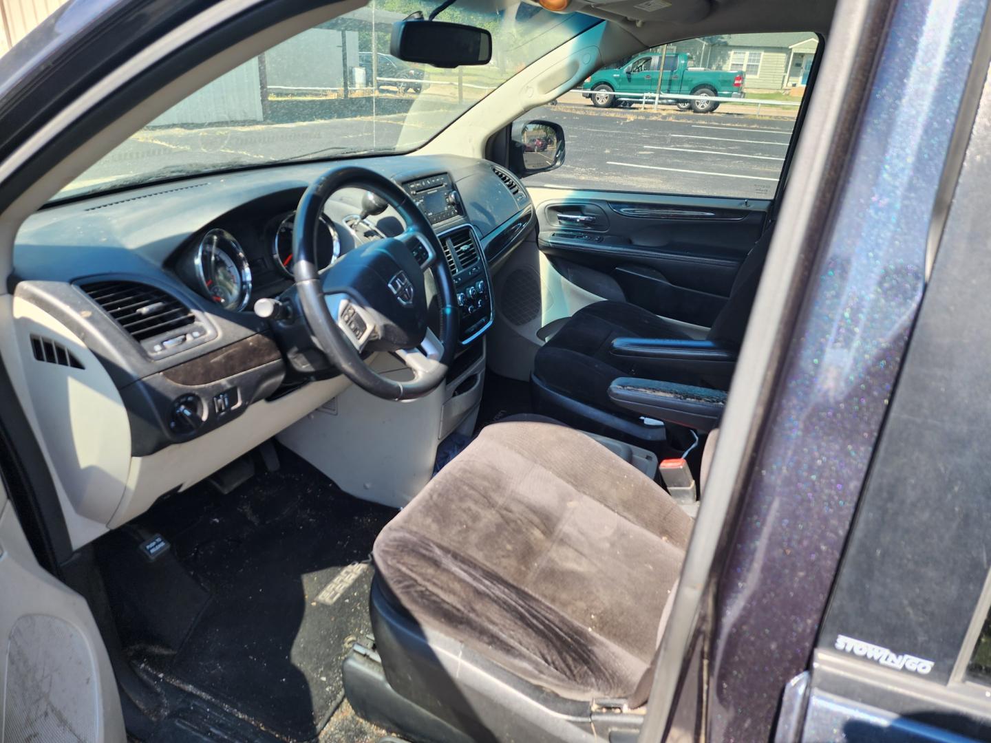 2016 Chevrolet Silverado 1500 LT Crew Cab 4WD (3GCUKREC7GG) with an 5.3L V8 OHV 16V engine, 6A transmission, located at 945 E. Jefferson Blvd, Dallas, TX, 75203, (214) 943-7777, 32.752514, -96.811630 - Photo#1