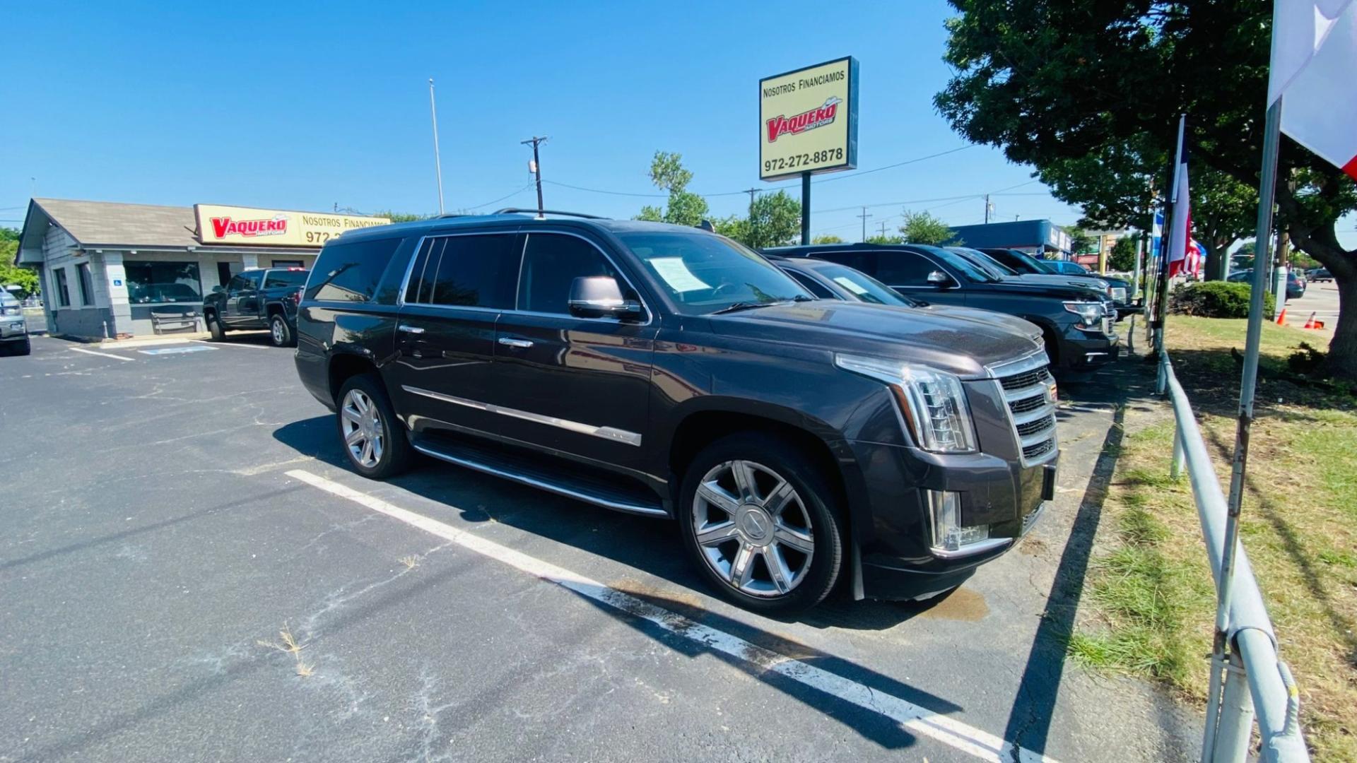 2016 Cadillac Escalade ESV Luxury 4WD (1GYS4HKJ7GR) with an 6.2L V8 OHV 16V FFV engine, 6A transmission, located at 945 E. Jefferson Blvd, Dallas, TX, 75203, (214) 943-7777, 32.752514, -96.811630 - Photo#0