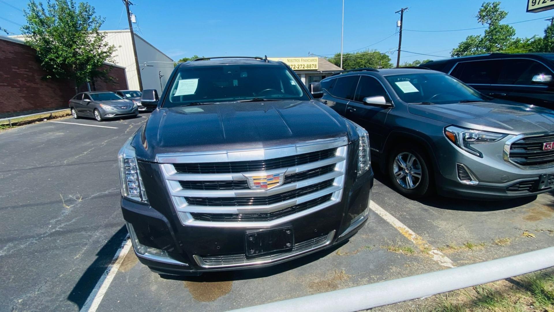 2016 Cadillac Escalade ESV Luxury 4WD (1GYS4HKJ7GR) with an 6.2L V8 OHV 16V FFV engine, 6A transmission, located at 945 E. Jefferson Blvd, Dallas, TX, 75203, (214) 943-7777, 32.752514, -96.811630 - Photo#1