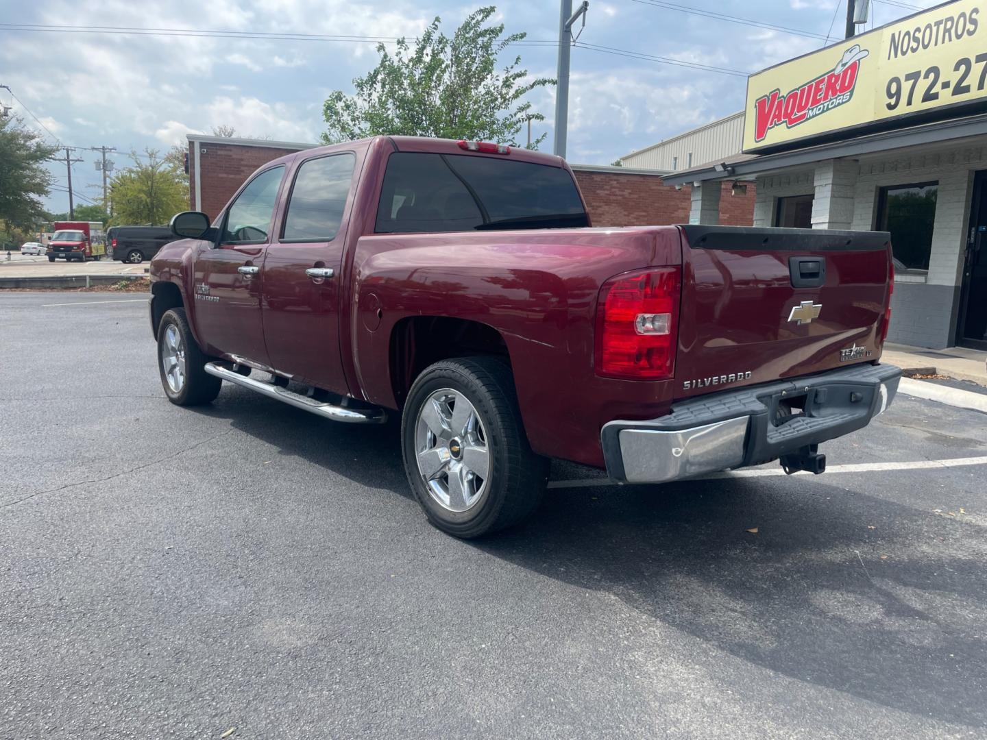 2009 Chevrolet Silverado 1500 LT1 Crew Cab 2WD (3GCEC23J79G) with an 5.3L V8 OHV 16V engine, 4-Speed Automatic transmission, located at 301 S.first st, garland , TX, 75040, (972) 272-8878, 32.910500, -96.631042 - Photo#1