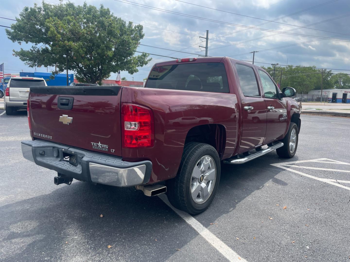 2009 Chevrolet Silverado 1500 LT1 Crew Cab 2WD (3GCEC23J79G) with an 5.3L V8 OHV 16V engine, 4-Speed Automatic transmission, located at 301 S.first st, garland , TX, 75040, (972) 272-8878, 32.910500, -96.631042 - Photo#2