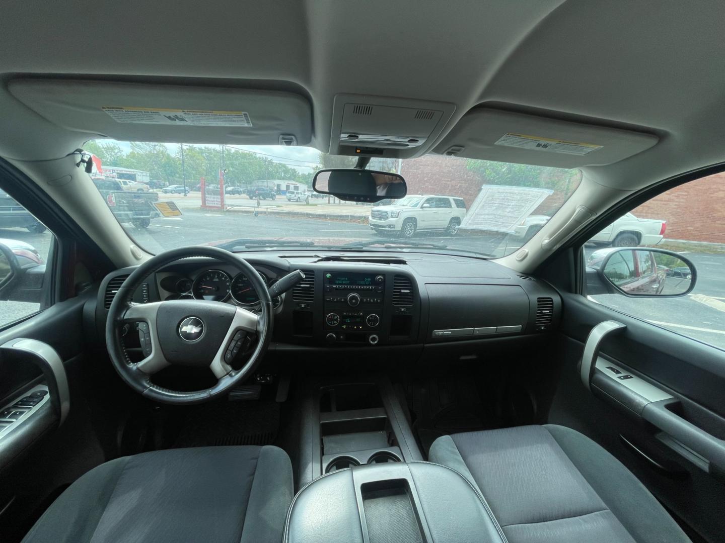 2009 Chevrolet Silverado 1500 LT1 Crew Cab 2WD (3GCEC23J79G) with an 5.3L V8 OHV 16V engine, 4-Speed Automatic transmission, located at 301 S.first st, garland , TX, 75040, (972) 272-8878, 32.910500, -96.631042 - Photo#4