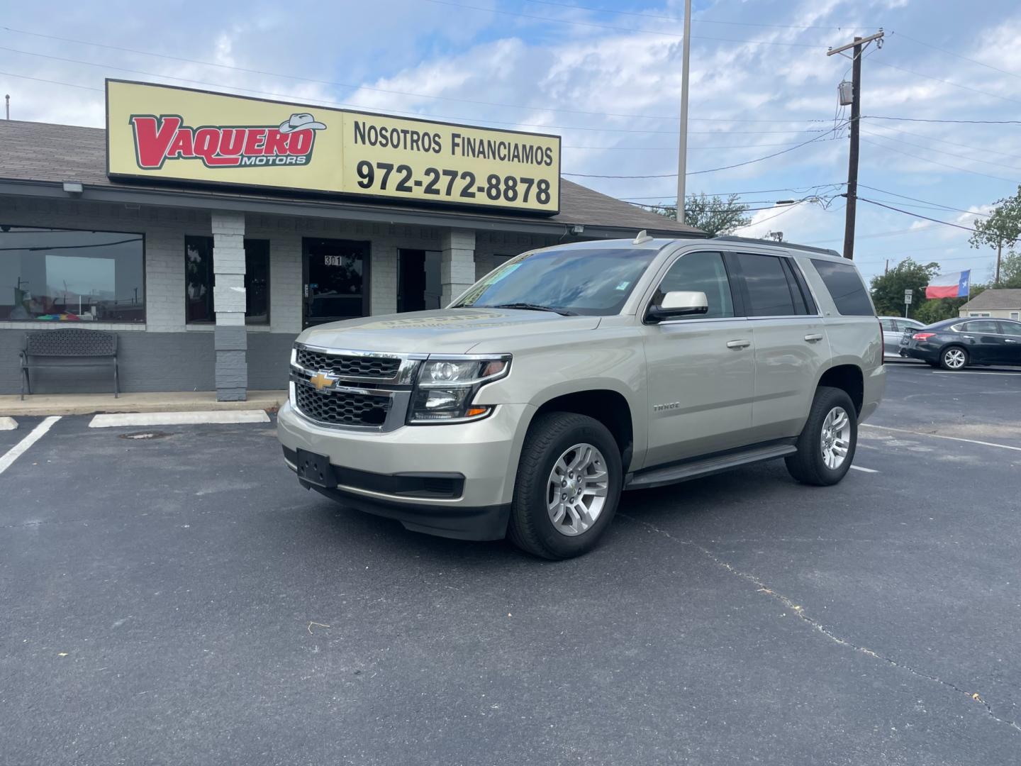 2015 Chevrolet Tahoe LS 2WD (1GNSCAKCXFR) with an 5.3L V8 OHV 16V engine, 6-Speed Automatic transmission, located at 301 S.first st, garland , TX, 75040, (972) 272-8878, 32.910500, -96.631042 - Photo#0