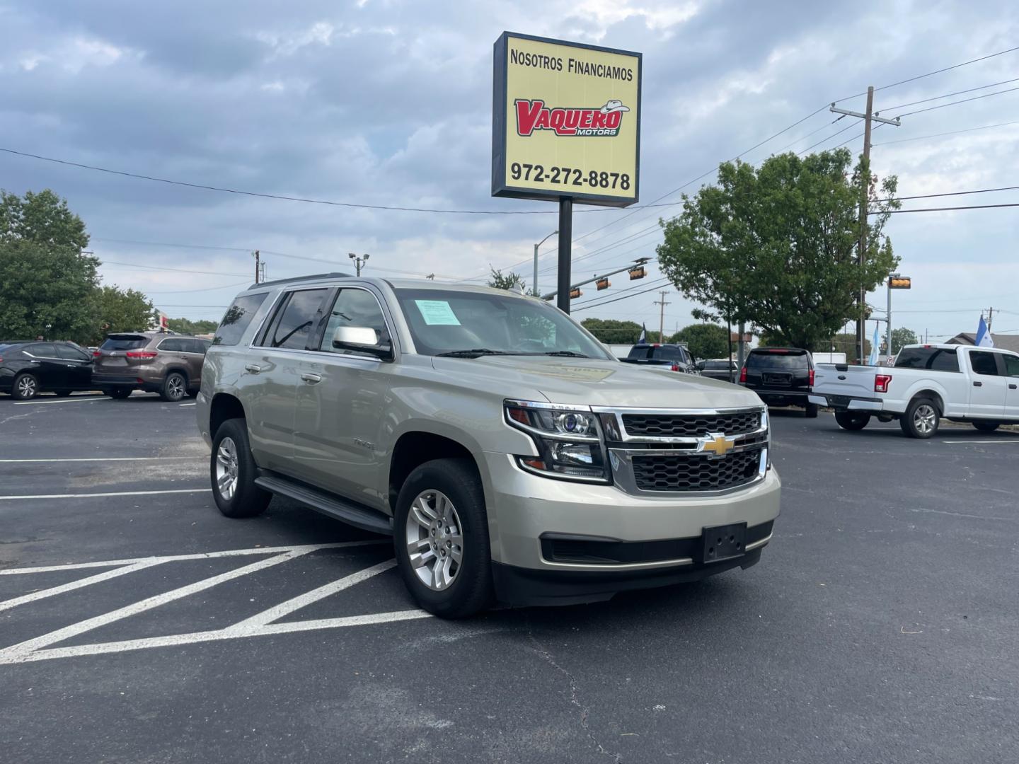 2015 Chevrolet Tahoe LS 2WD (1GNSCAKCXFR) with an 5.3L V8 OHV 16V engine, 6-Speed Automatic transmission, located at 301 S.first st, garland , TX, 75040, (972) 272-8878, 32.910500, -96.631042 - Photo#3