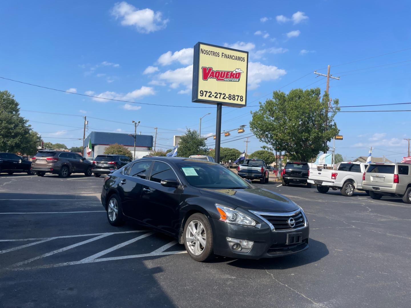 2015 Nissan Altima 2.5 S (1N4AL3AP4FC) with an 2.5L L4 DOHC 16V engine, Continuously Variable Transmission transmission, located at 301 S.first st, garland , TX, 75040, (972) 272-8878, 32.910500, -96.631042 - Photo#3