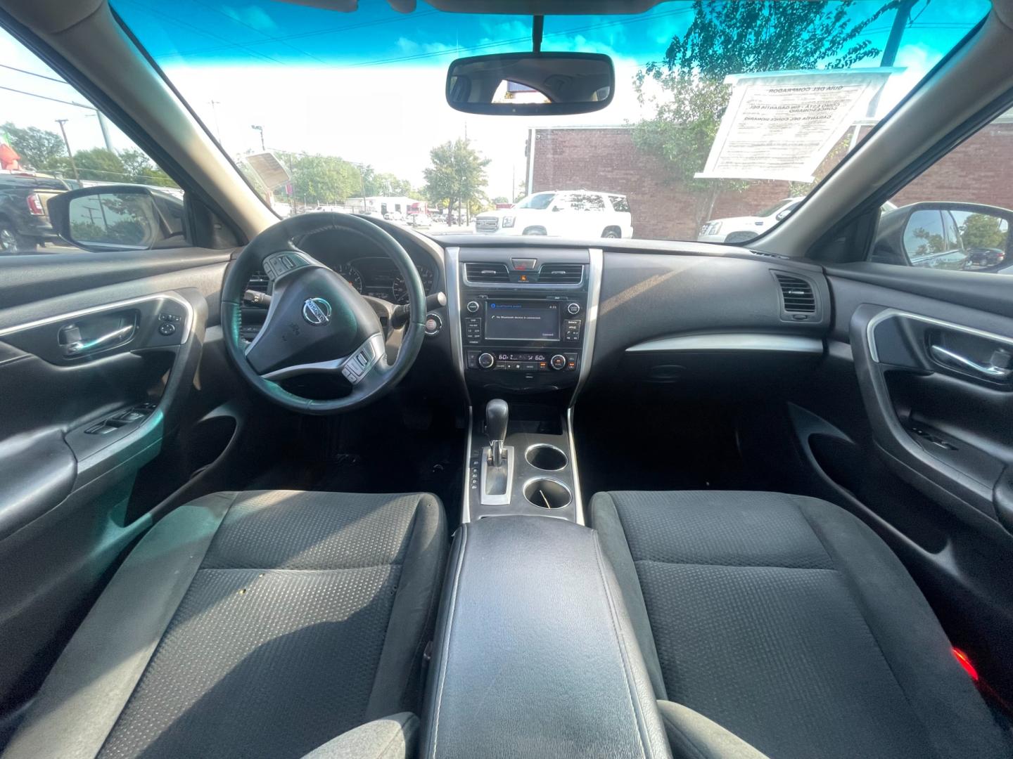 2015 Nissan Altima 2.5 S (1N4AL3AP4FC) with an 2.5L L4 DOHC 16V engine, Continuously Variable Transmission transmission, located at 301 S.first st, garland , TX, 75040, (972) 272-8878, 32.910500, -96.631042 - Photo#4