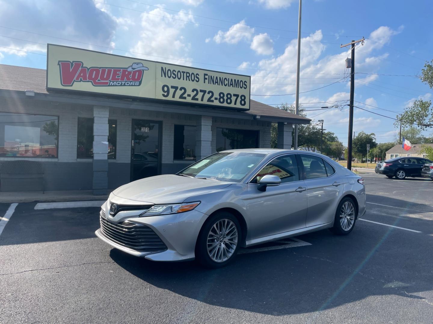 2018 Toyota Camry LE (4T1B11HK4JU) with an 2.5L L4 DOHC 16V engine, 8A transmission, located at 301 S.first st, garland , TX, 75040, (972) 272-8878, 32.910500, -96.631042 - Photo#0