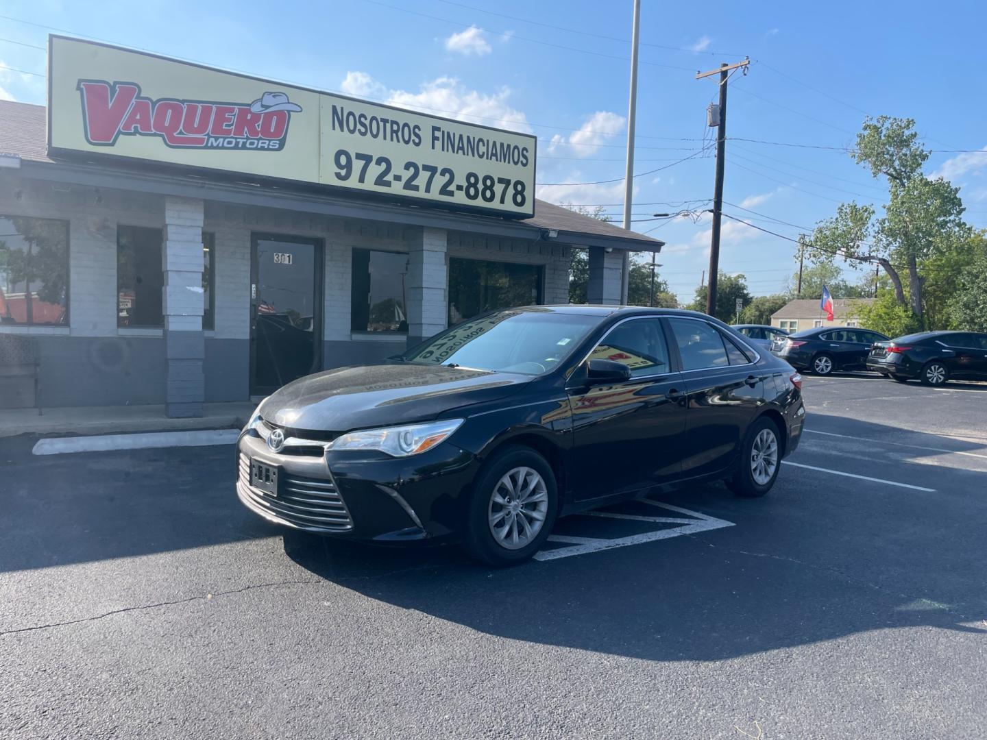 2015 Toyota Camry SE (4T1BF1FKXFU) with an 2.5L L4 DOHC 16V engine, 6-Speed Automatic transmission, located at 301 S.first st, garland , TX, 75040, (972) 272-8878, 32.910500, -96.631042 - Photo#0