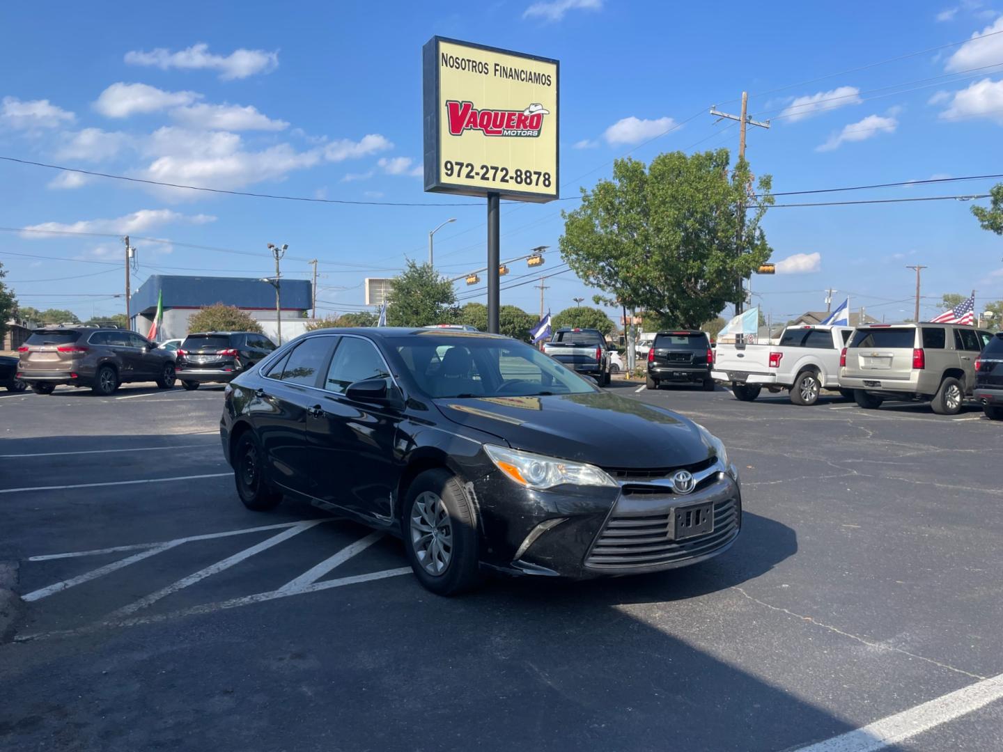 2015 Toyota Camry SE (4T1BF1FKXFU) with an 2.5L L4 DOHC 16V engine, 6-Speed Automatic transmission, located at 301 S.first st, garland , TX, 75040, (972) 272-8878, 32.910500, -96.631042 - Photo#3