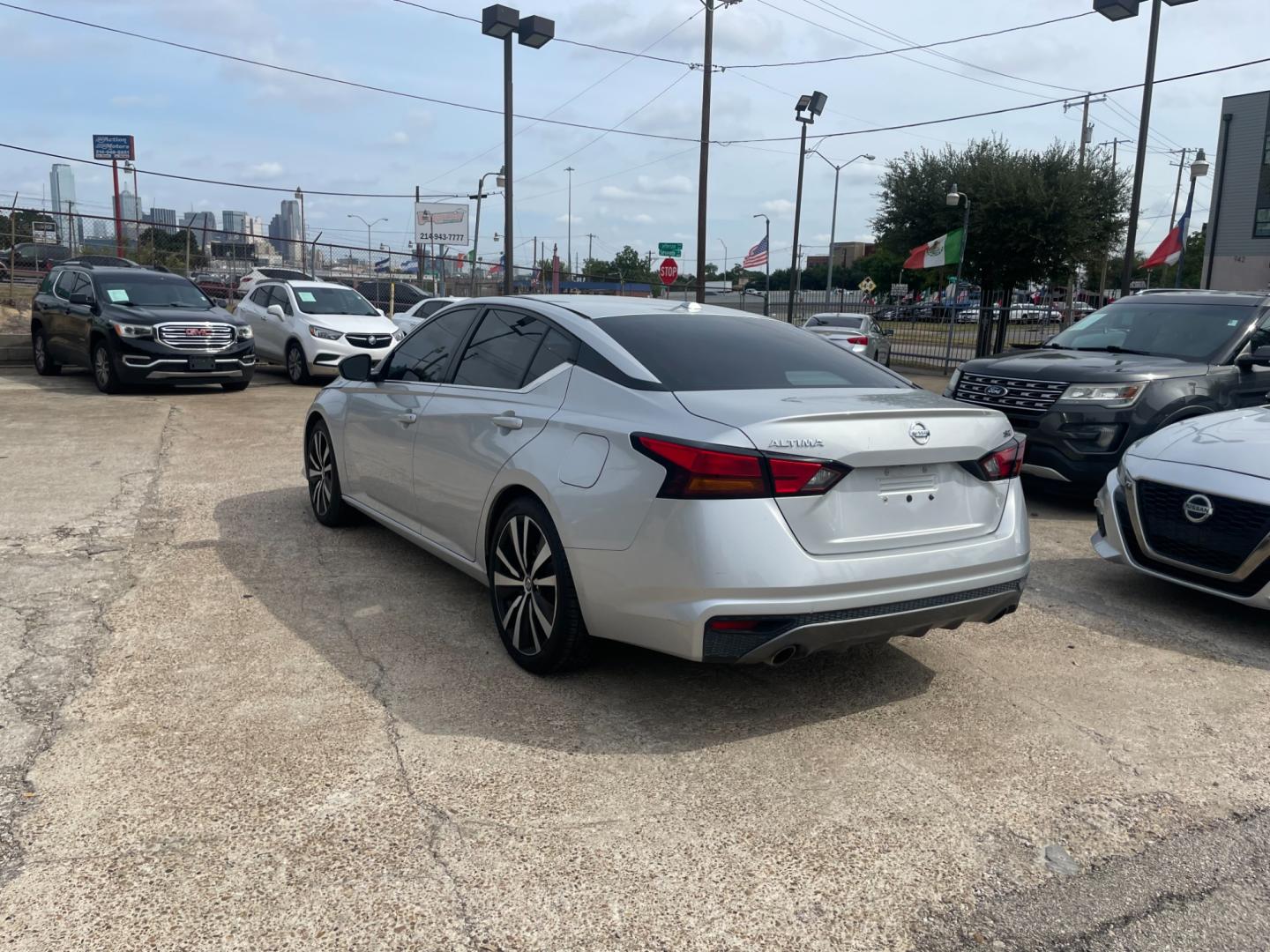 2020 Silver Nissan Altima 2.5 SR (1N4BL4CV8LN) with an 2.5L L4 DOHC 16V engine, CVT transmission, located at 945 E. Jefferson Blvd, Dallas, TX, 75203, (214) 943-7777, 32.752514, -96.811630 - Photo#1