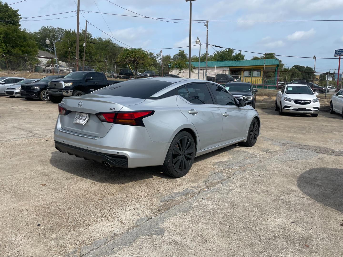 2020 Silver Nissan Altima 2.5 SR (1N4BL4CV8LN) with an 2.5L L4 DOHC 16V engine, CVT transmission, located at 945 E. Jefferson Blvd, Dallas, TX, 75203, (214) 943-7777, 32.752514, -96.811630 - Photo#2