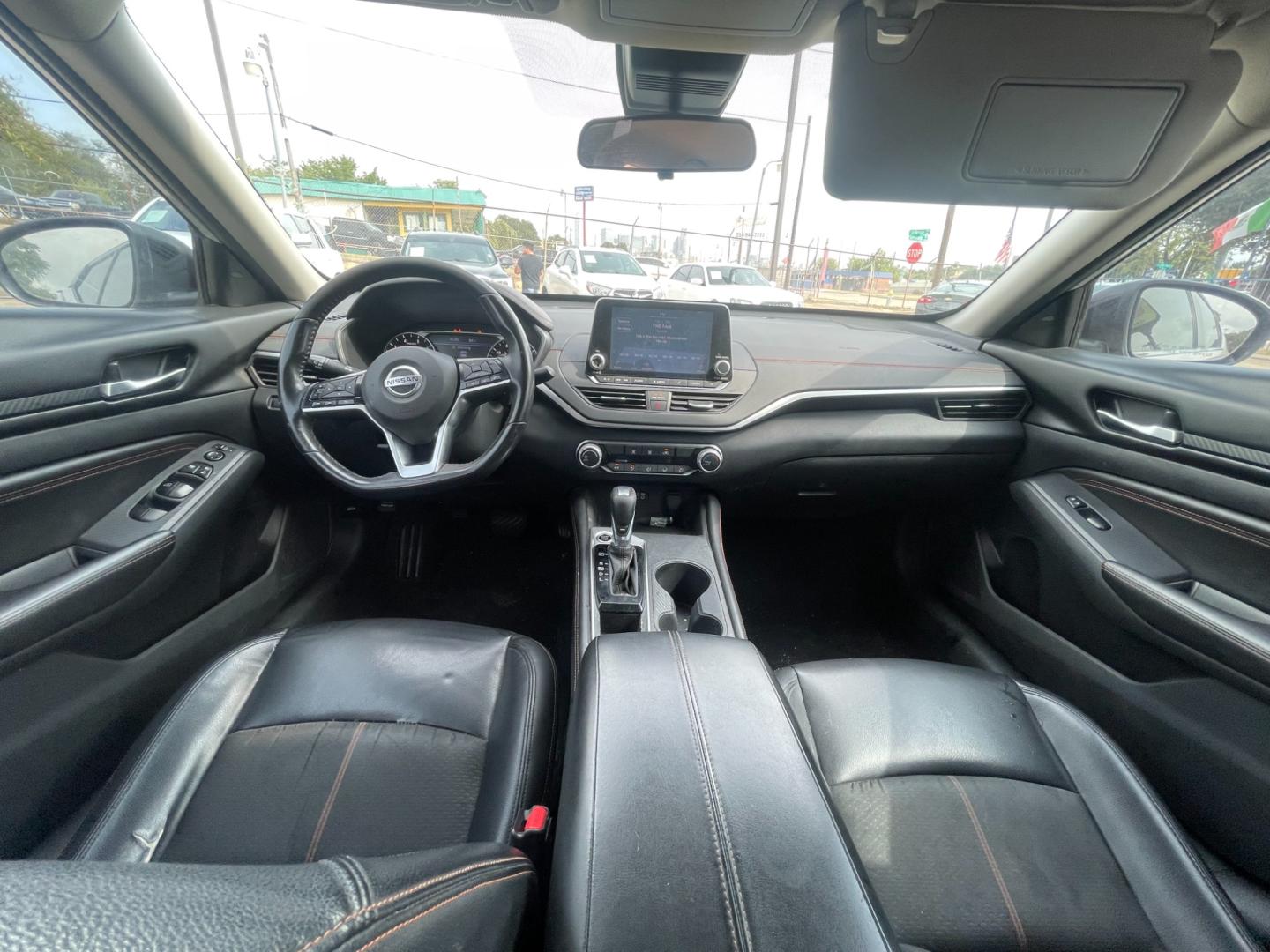 2020 Silver Nissan Altima 2.5 SR (1N4BL4CV8LN) with an 2.5L L4 DOHC 16V engine, CVT transmission, located at 945 E. Jefferson Blvd, Dallas, TX, 75203, (214) 943-7777, 32.752514, -96.811630 - Photo#4