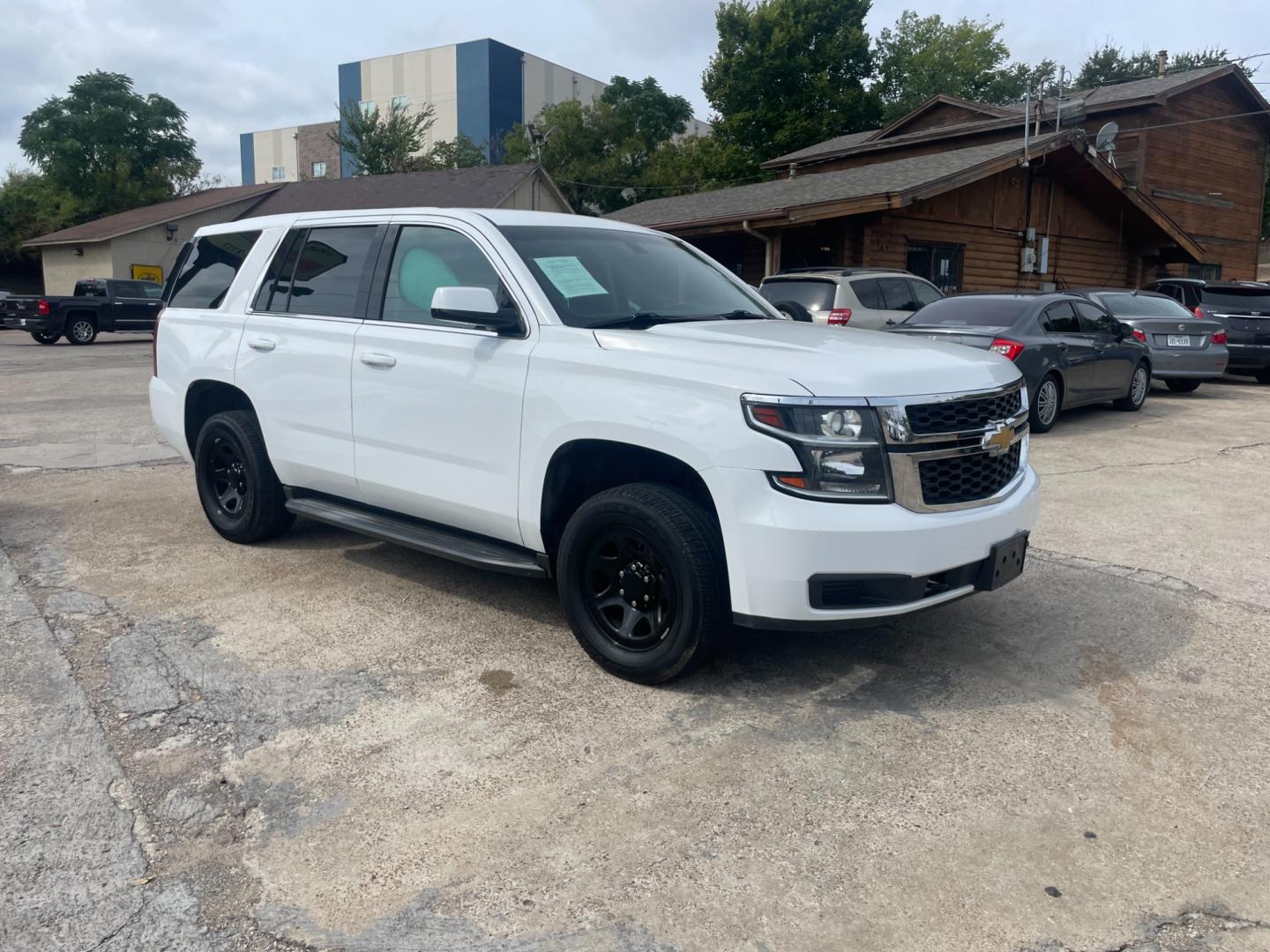 2018 white Chevrolet Tahoe Police 2WD (1GNLCDEC7JR) with an 5.3L V8 OHV 16V engine, 6A transmission, located at 945 E. Jefferson Blvd, Dallas, TX, 75203, (214) 943-7777, 32.752514, -96.811630 - Photo#3