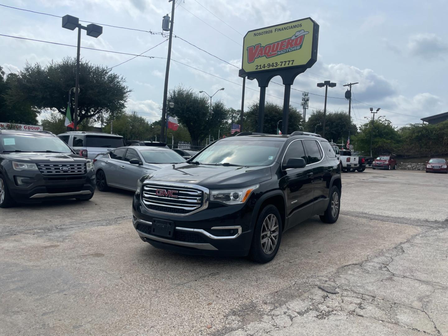 2019 GMC Acadia SLE-2 FWD (1GKKNLLAXKZ) with an 2.5L L4 DOHC 16V engine, 6A transmission, located at 945 E. Jefferson Blvd, Dallas, TX, 75203, (214) 943-7777, 32.752514, -96.811630 - Photo#0