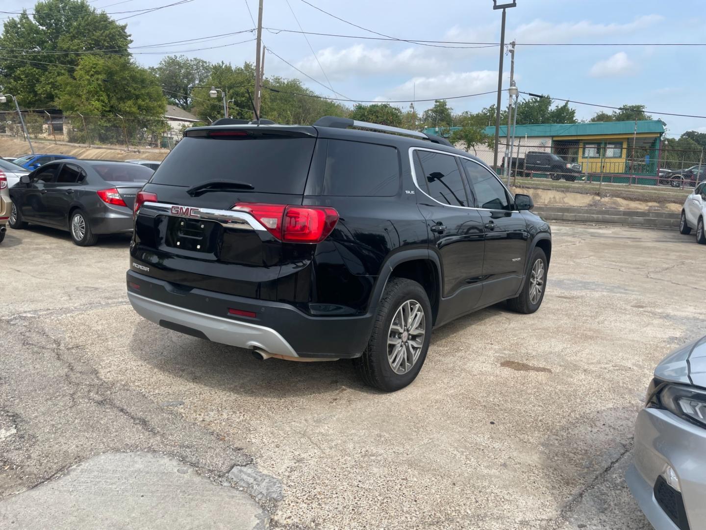 2019 GMC Acadia SLE-2 FWD (1GKKNLLAXKZ) with an 2.5L L4 DOHC 16V engine, 6A transmission, located at 945 E. Jefferson Blvd, Dallas, TX, 75203, (214) 943-7777, 32.752514, -96.811630 - Photo#2