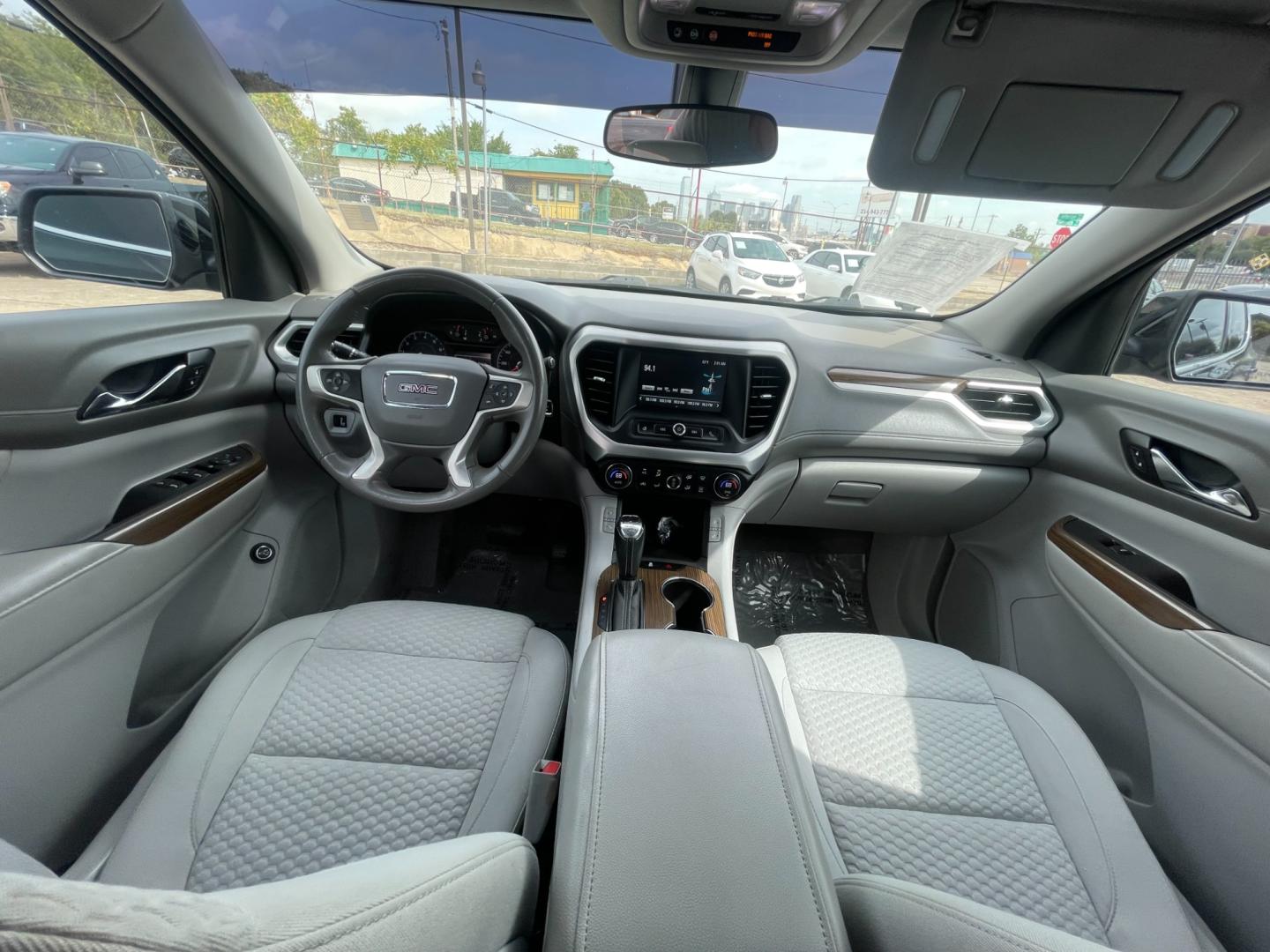 2019 GMC Acadia SLE-2 FWD (1GKKNLLAXKZ) with an 2.5L L4 DOHC 16V engine, 6A transmission, located at 945 E. Jefferson Blvd, Dallas, TX, 75203, (214) 943-7777, 32.752514, -96.811630 - Photo#4