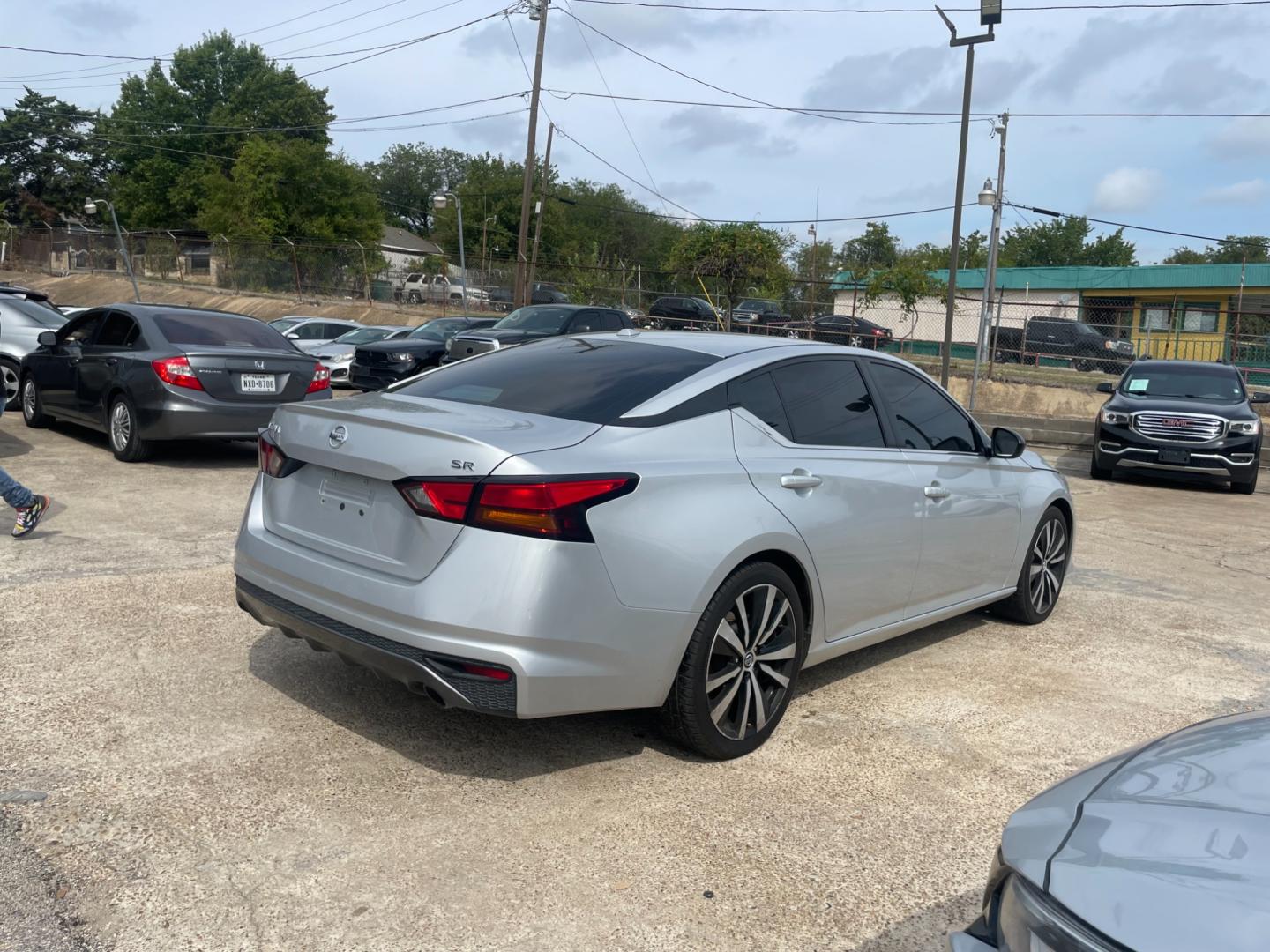 2019 Nissan Altima 2.5 SR (1N4BL4CV4KC) with an 2.5L L4 DOHC 16V engine, CVT transmission, located at 945 E. Jefferson Blvd, Dallas, TX, 75203, (214) 943-7777, 32.752514, -96.811630 - Photo#2