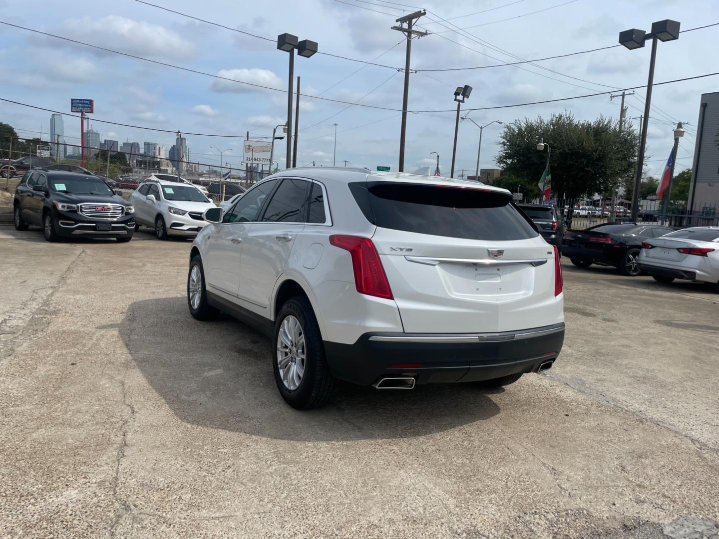 2019 Cadillac XT5 Luxury (1GYKNCRS4KZ) with an 3.6L V6 DOHC 24V engine, 8A transmission, located at 945 E. Jefferson Blvd, Dallas, TX, 75203, (214) 943-7777, 32.752514, -96.811630 - Photo#1