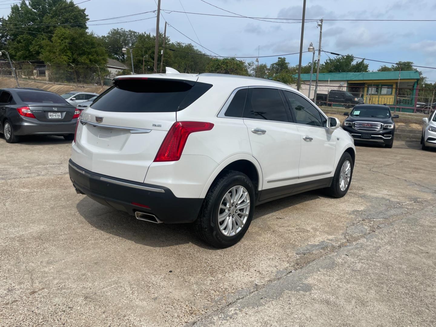 2019 Cadillac XT5 Luxury (1GYKNCRS4KZ) with an 3.6L V6 DOHC 24V engine, 8A transmission, located at 945 E. Jefferson Blvd, Dallas, TX, 75203, (214) 943-7777, 32.752514, -96.811630 - Photo#2