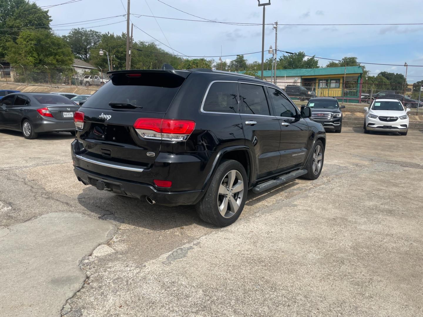 2014 Jeep Grand Cherokee Overland 4WD (1C4RJFCT9EC) with an 5.7L V8 OHV 16V engine, 5-Speed Automatic transmission, located at 945 E. Jefferson Blvd, Dallas, TX, 75203, (214) 943-7777, 32.752514, -96.811630 - Photo#2