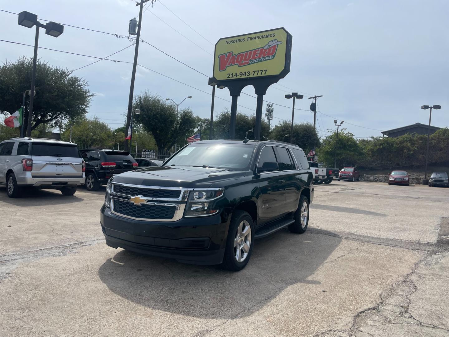 2015 Chevrolet Tahoe LT 4WD (1GNSKBKC6FR) with an 5.3L V8 OHV 16V engine, 6-Speed Automatic transmission, located at 945 E. Jefferson Blvd, Dallas, TX, 75203, (214) 943-7777, 32.752514, -96.811630 - Photo#0