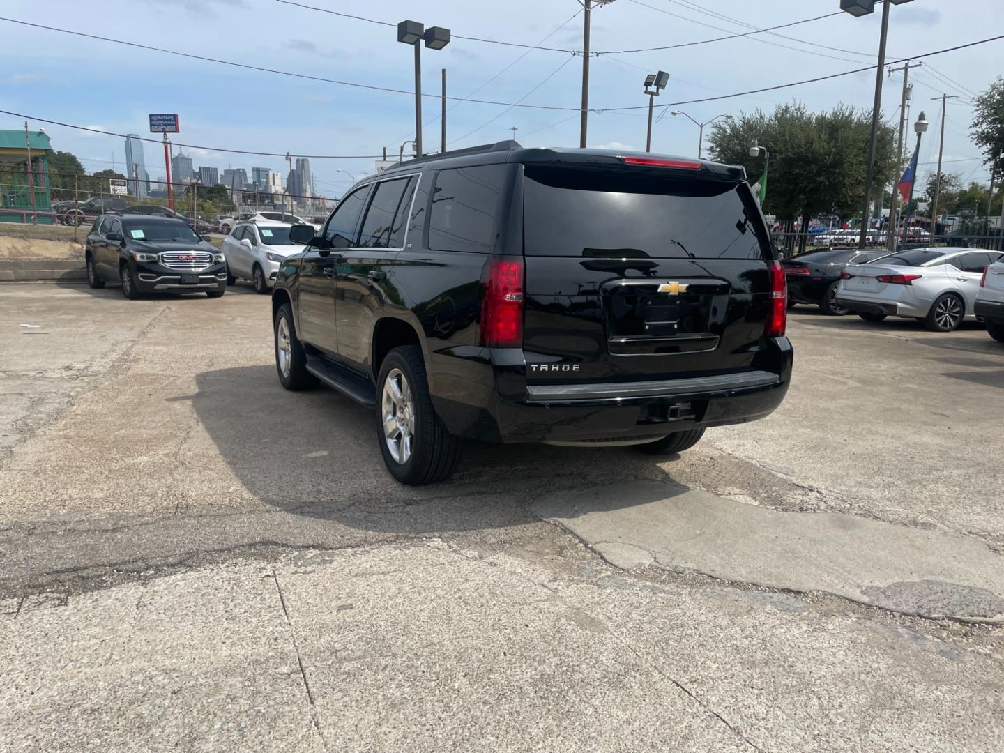 2015 Chevrolet Tahoe LT 4WD (1GNSKBKC6FR) with an 5.3L V8 OHV 16V engine, 6-Speed Automatic transmission, located at 945 E. Jefferson Blvd, Dallas, TX, 75203, (214) 943-7777, 32.752514, -96.811630 - Photo#1