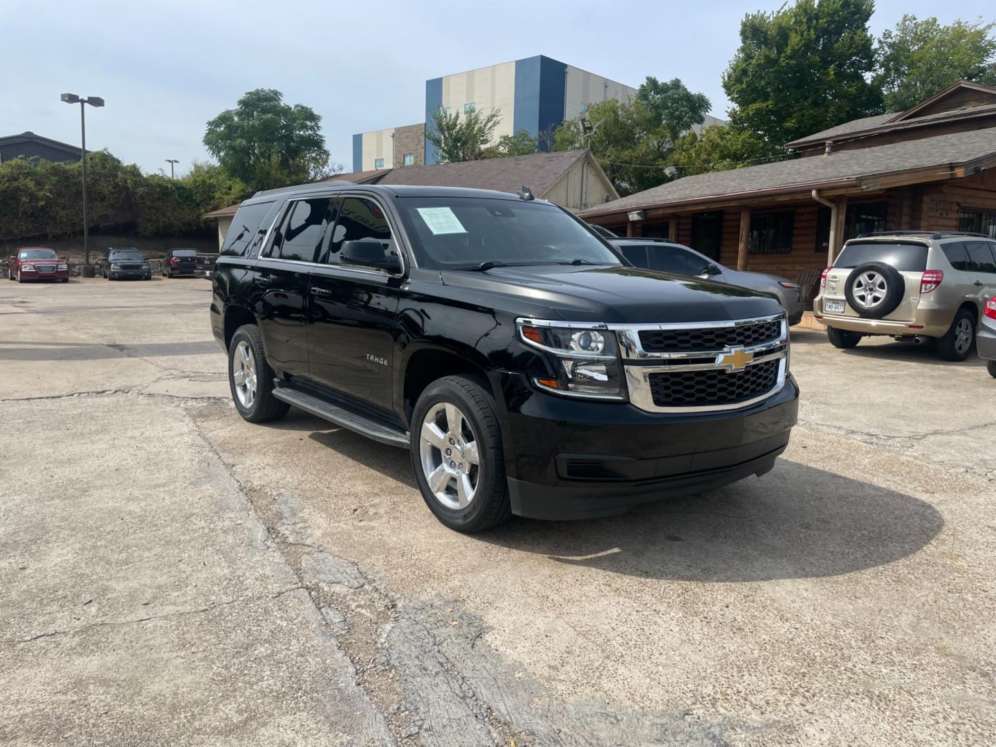 2015 Chevrolet Tahoe LT 4WD (1GNSKBKC6FR) with an 5.3L V8 OHV 16V engine, 6-Speed Automatic transmission, located at 945 E. Jefferson Blvd, Dallas, TX, 75203, (214) 943-7777, 32.752514, -96.811630 - Photo#3