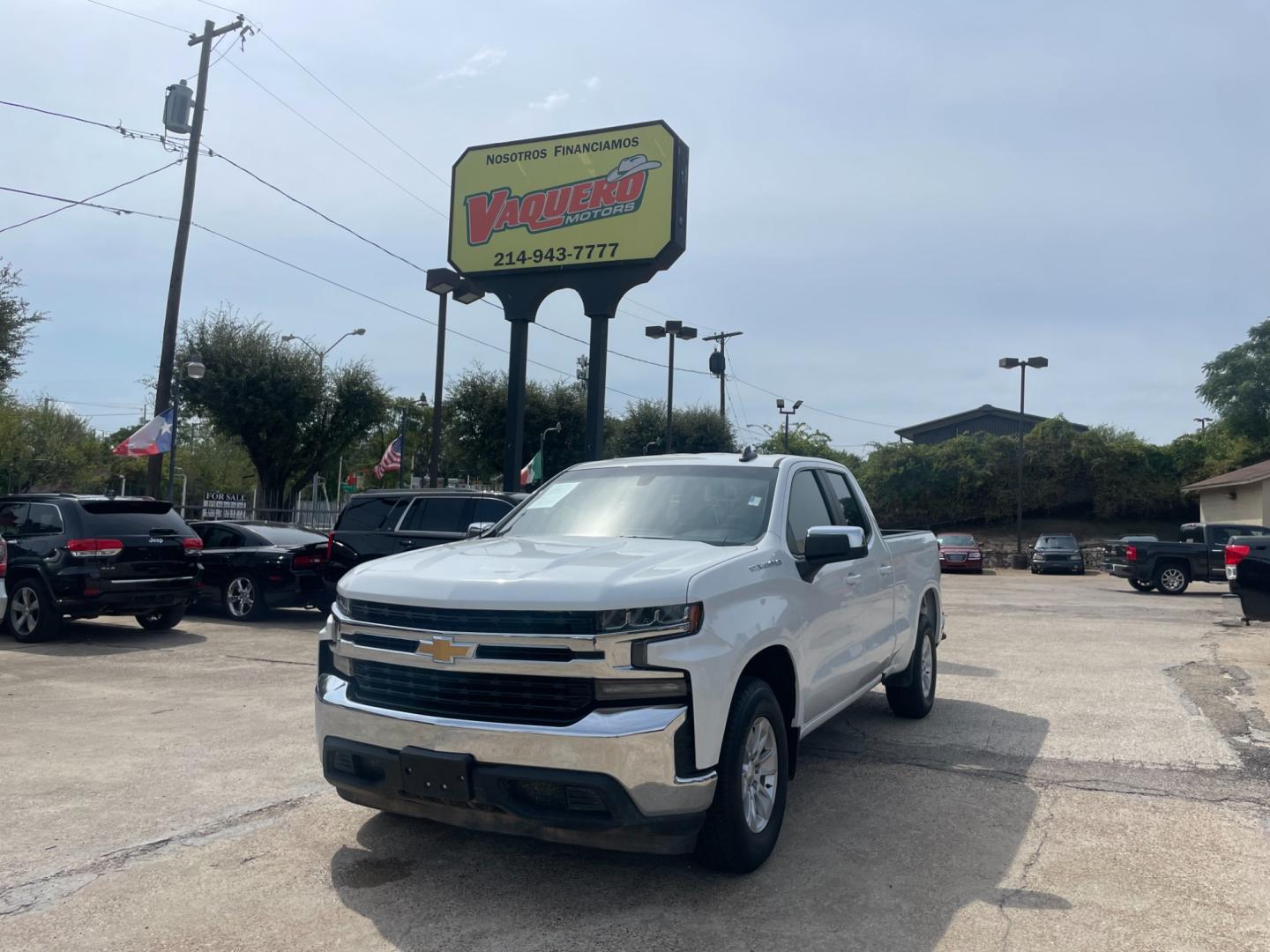 2020 Chevrolet Silverado 1500 LT Double Cab 2WD (1GCRWCEK2LZ) with an 2.7L L4 DOHC 16V TURBO engine, 6A transmission, located at 945 E. Jefferson Blvd, Dallas, TX, 75203, (214) 943-7777, 32.752514, -96.811630 - Photo#0