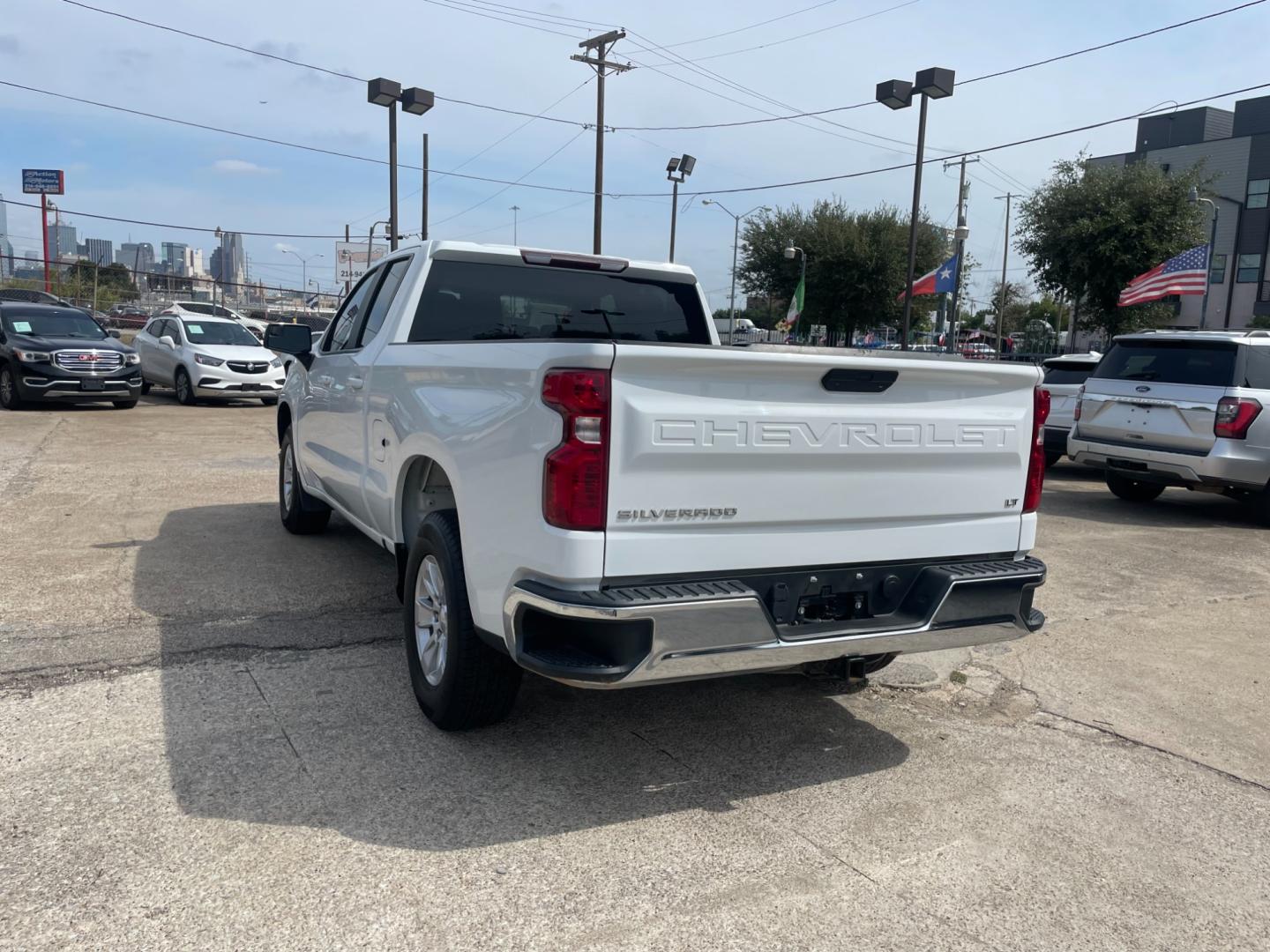 2020 Chevrolet Silverado 1500 LT Double Cab 2WD (1GCRWCEK2LZ) with an 2.7L L4 DOHC 16V TURBO engine, 6A transmission, located at 945 E. Jefferson Blvd, Dallas, TX, 75203, (214) 943-7777, 32.752514, -96.811630 - Photo#1