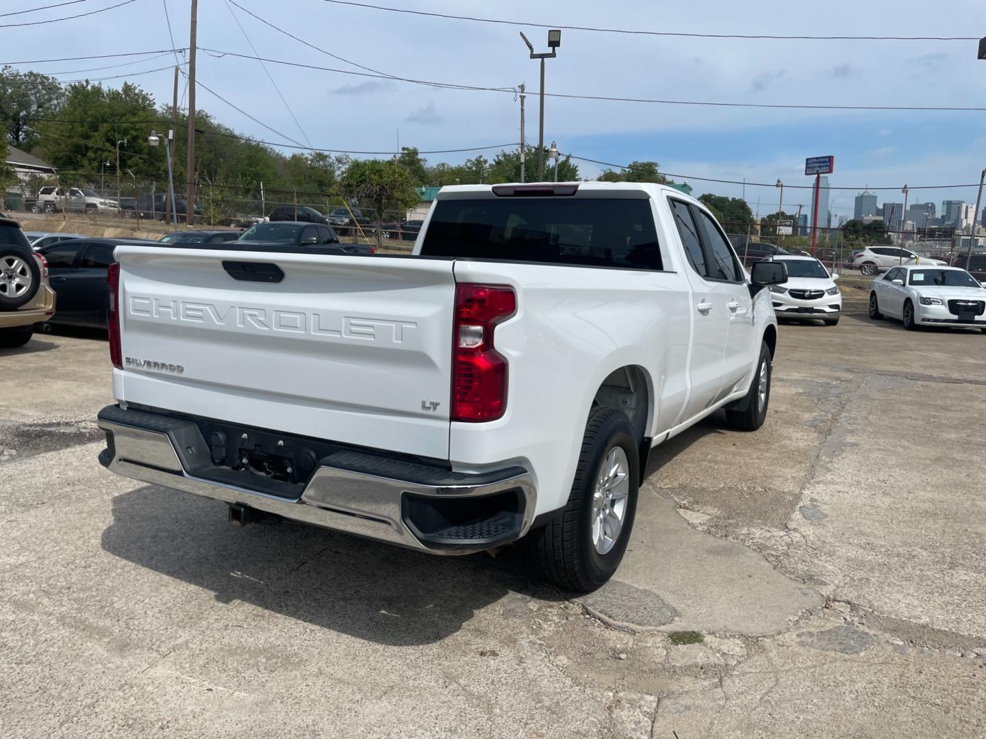 2020 Chevrolet Silverado 1500 LT Double Cab 2WD (1GCRWCEK2LZ) with an 2.7L L4 DOHC 16V TURBO engine, 6A transmission, located at 945 E. Jefferson Blvd, Dallas, TX, 75203, (214) 943-7777, 32.752514, -96.811630 - Photo#2