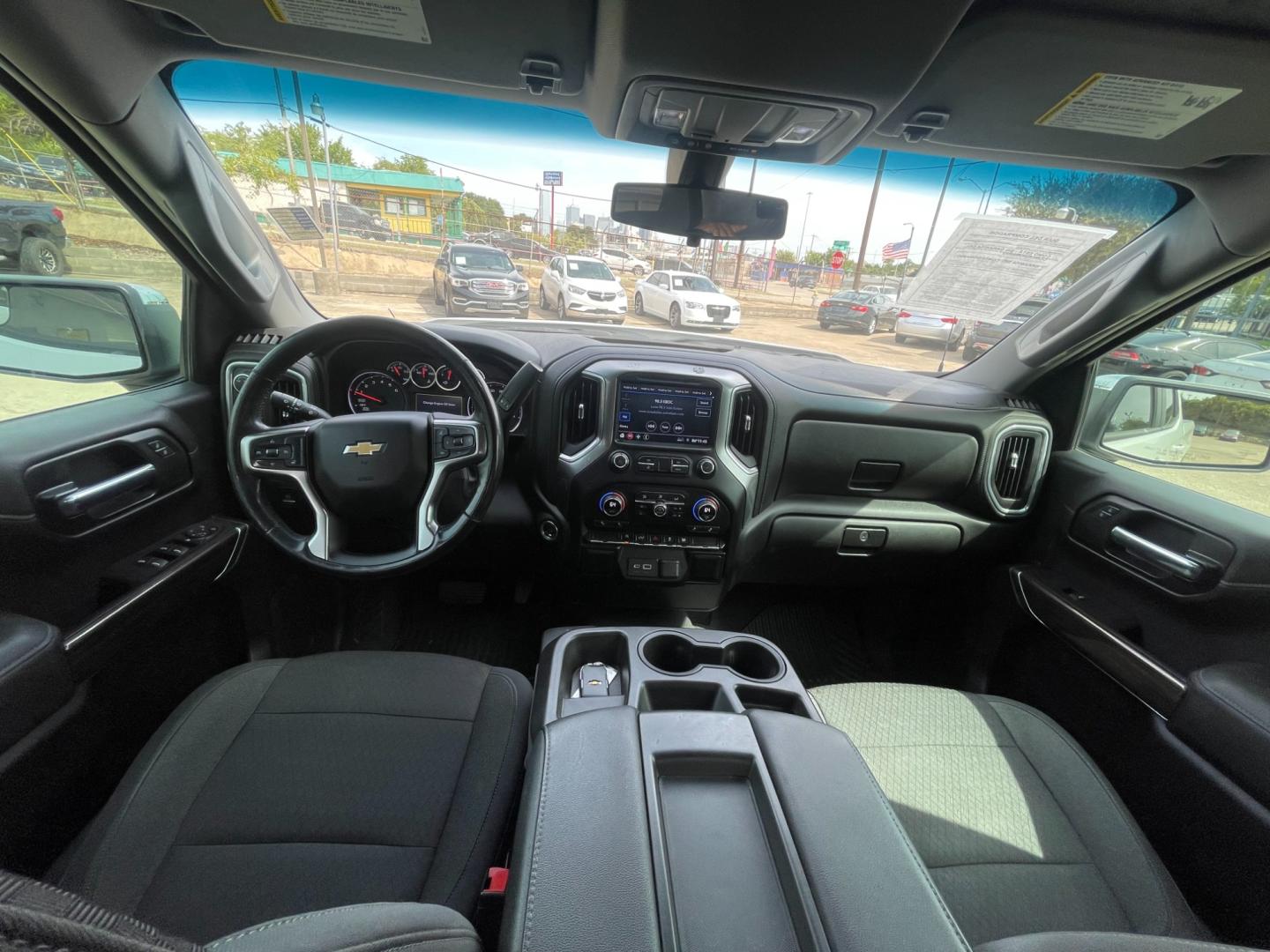 2020 Chevrolet Silverado 1500 LT Double Cab 2WD (1GCRWCEK2LZ) with an 2.7L L4 DOHC 16V TURBO engine, 6A transmission, located at 945 E. Jefferson Blvd, Dallas, TX, 75203, (214) 943-7777, 32.752514, -96.811630 - Photo#4