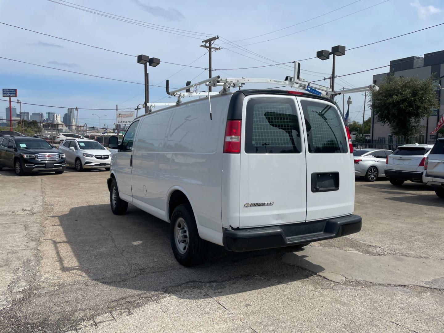 2018 Chevrolet Express 2500 Cargo (1GCWGAFP6J1) with an 4.3L V6 engine, 6A transmission, located at 945 E. Jefferson Blvd, Dallas, TX, 75203, (214) 943-7777, 32.752514, -96.811630 - Photo#1