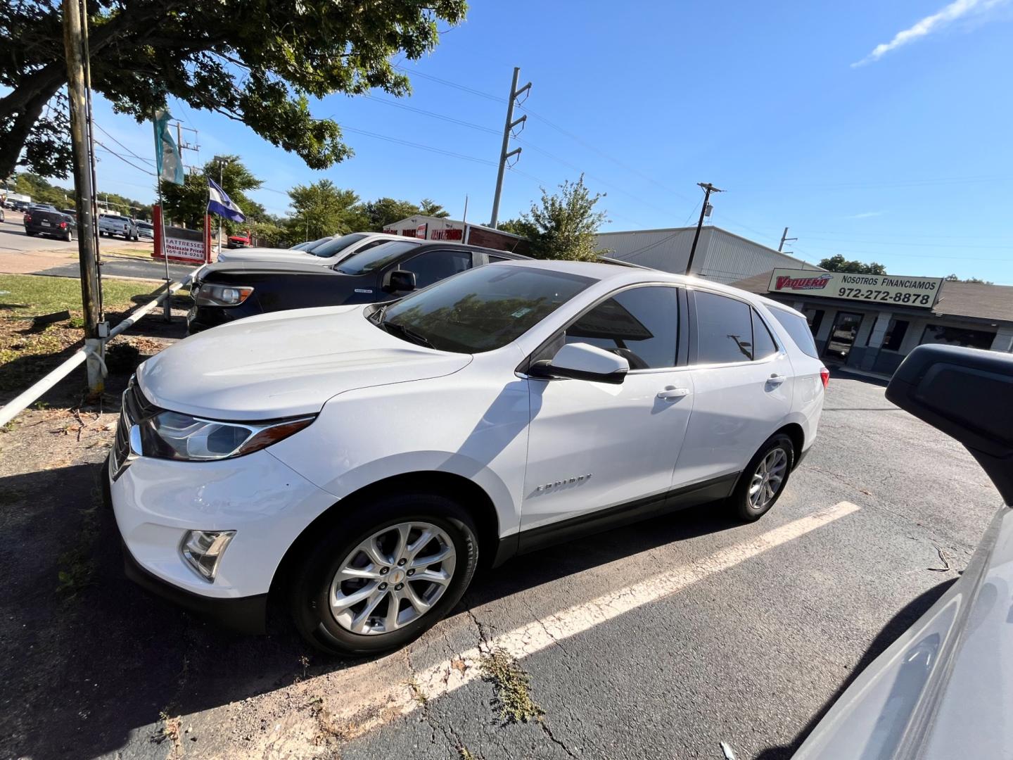 2019 white Chevrolet Equinox LT AWD (2GNAXTEV7K6) with an 1.5L L4 DOHC 16V TURBO engine, 6A transmission, located at 945 E. Jefferson Blvd, Dallas, TX, 75203, (214) 943-7777, 32.752514, -96.811630 - Photo#0