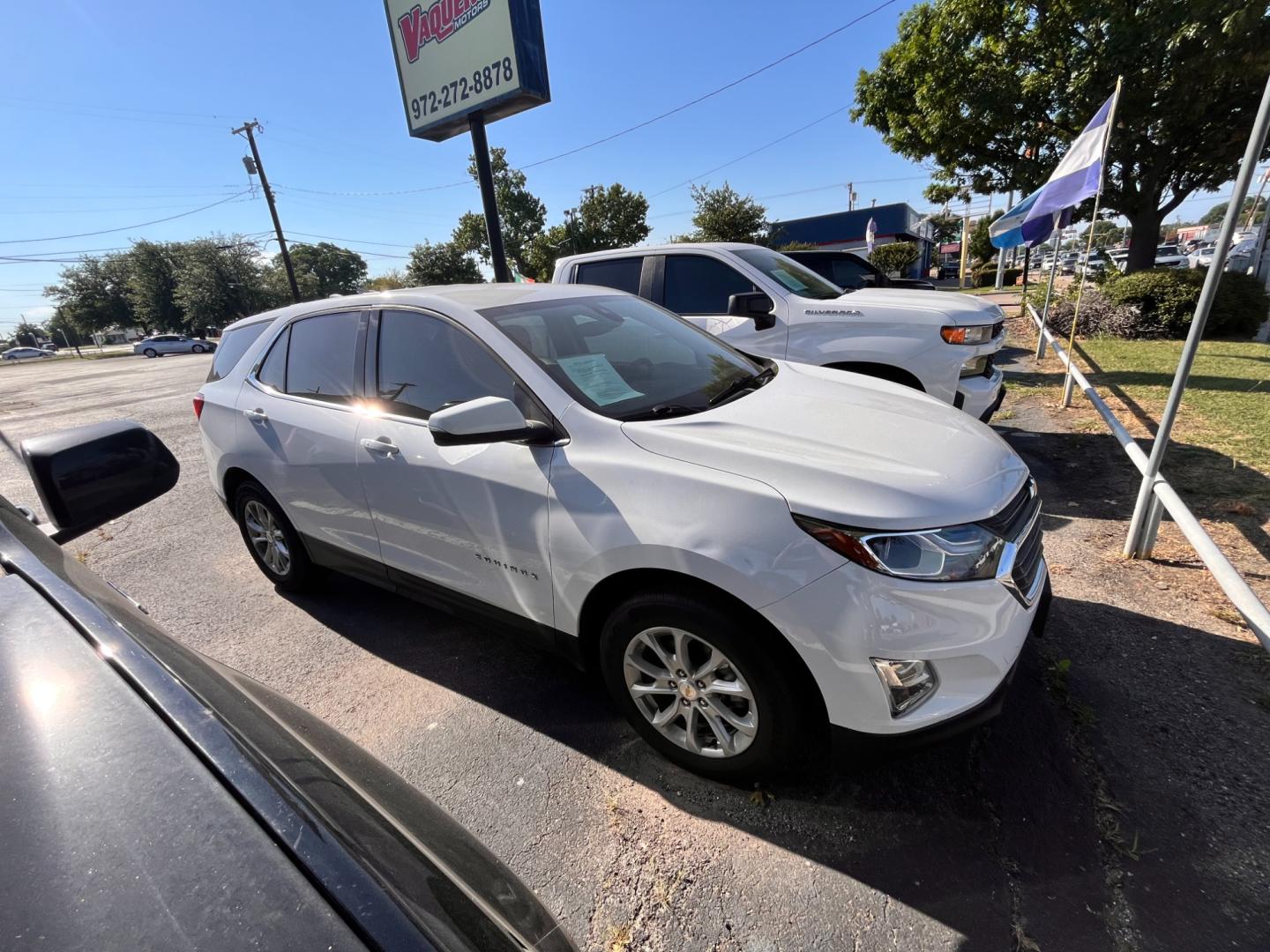 2019 white Chevrolet Equinox LT AWD (2GNAXTEV7K6) with an 1.5L L4 DOHC 16V TURBO engine, 6A transmission, located at 945 E. Jefferson Blvd, Dallas, TX, 75203, (214) 943-7777, 32.752514, -96.811630 - Photo#2