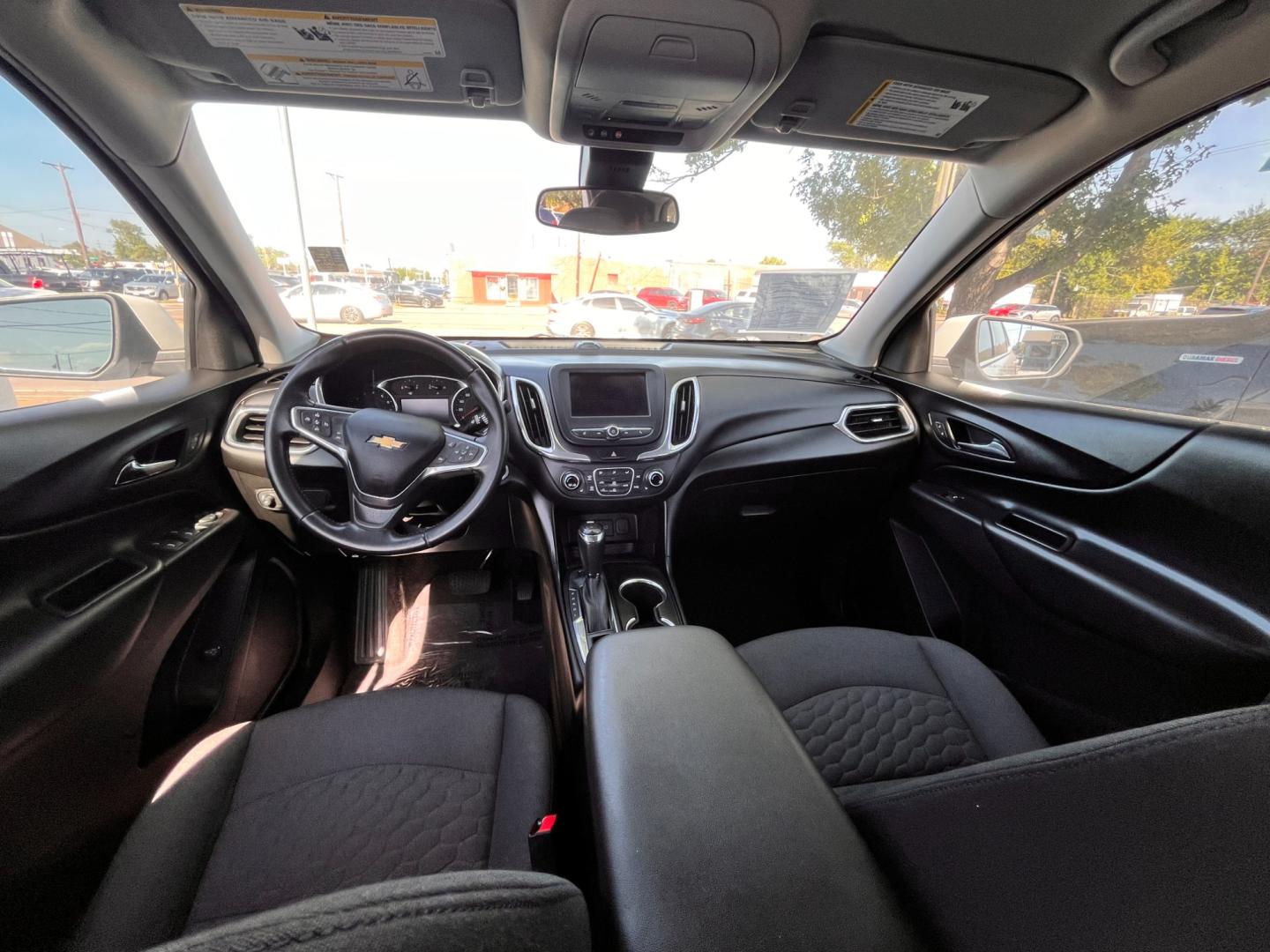 2019 white Chevrolet Equinox LT AWD (2GNAXTEV7K6) with an 1.5L L4 DOHC 16V TURBO engine, 6A transmission, located at 945 E. Jefferson Blvd, Dallas, TX, 75203, (214) 943-7777, 32.752514, -96.811630 - Photo#4